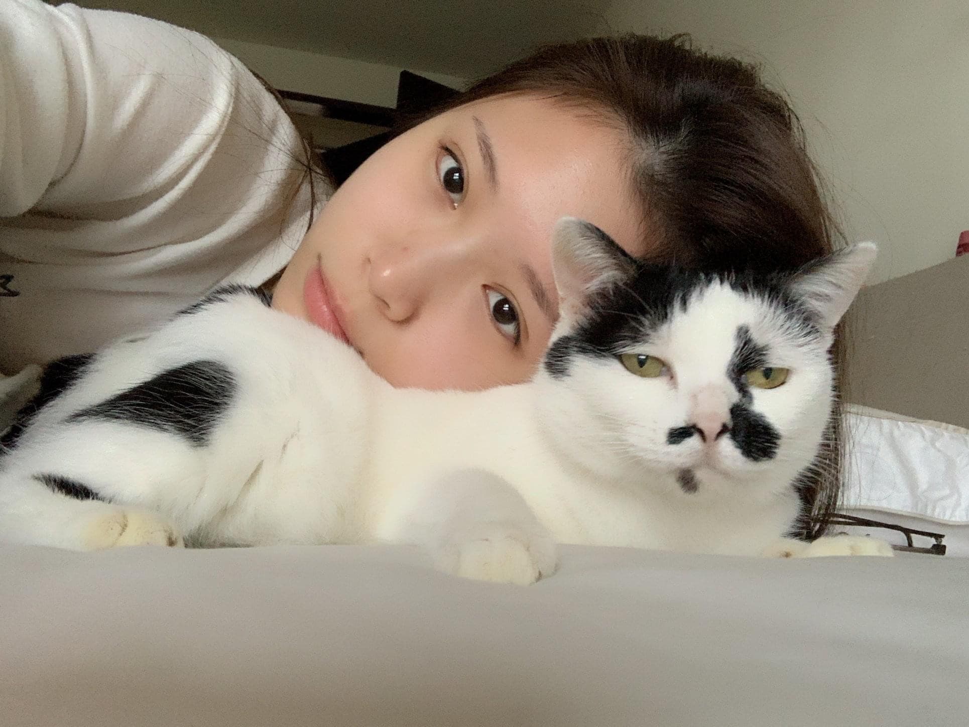 雞排妹透露室友在她不在台灣期間會來幫忙照顧自己的愛貓。(翻攝自雞排妹臉書)