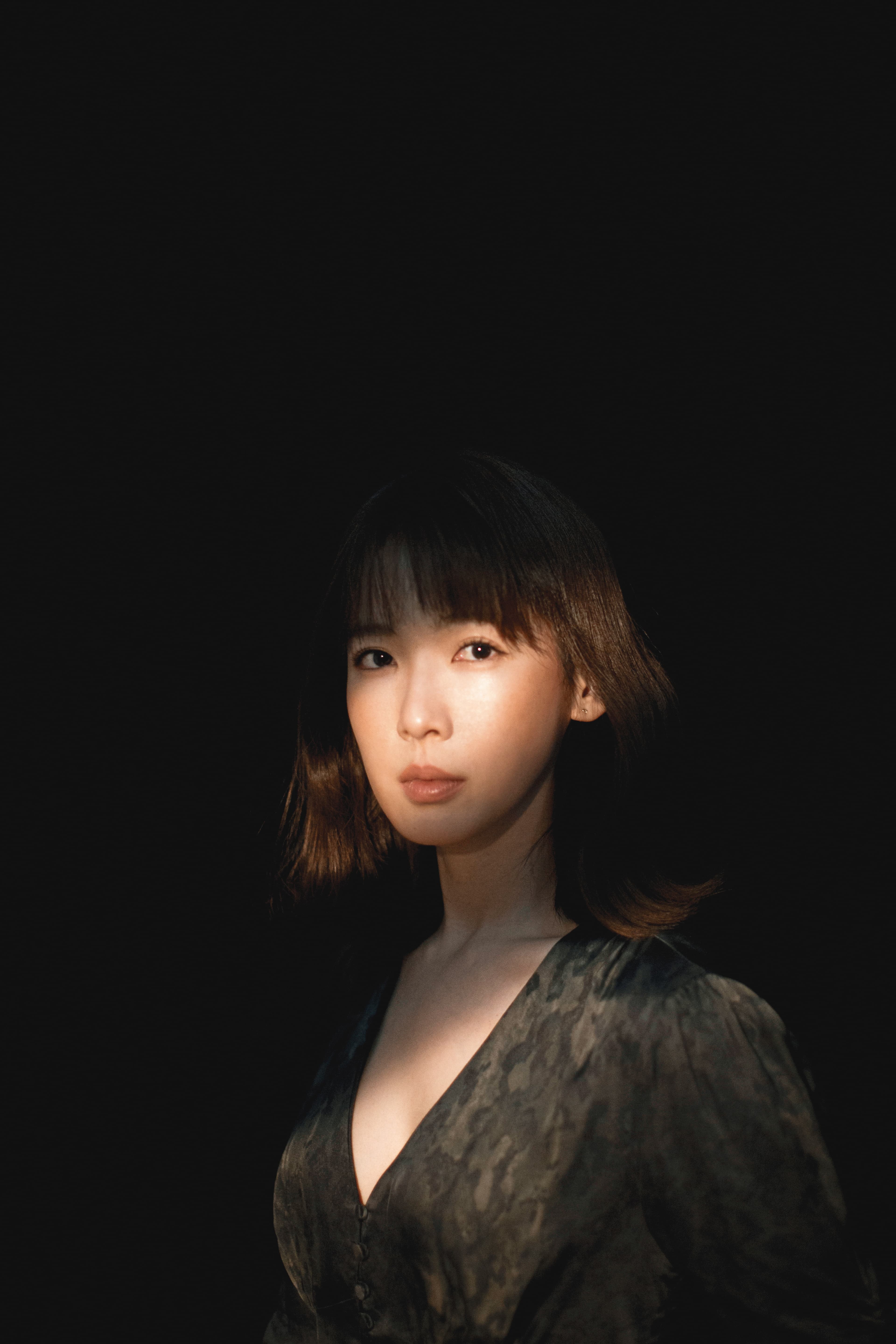 演出音樂劇，跟擔任足球比賽轉播，哪個比較緊張？孫可芳說：「其實，我一直在想，到底是哪一個？」 