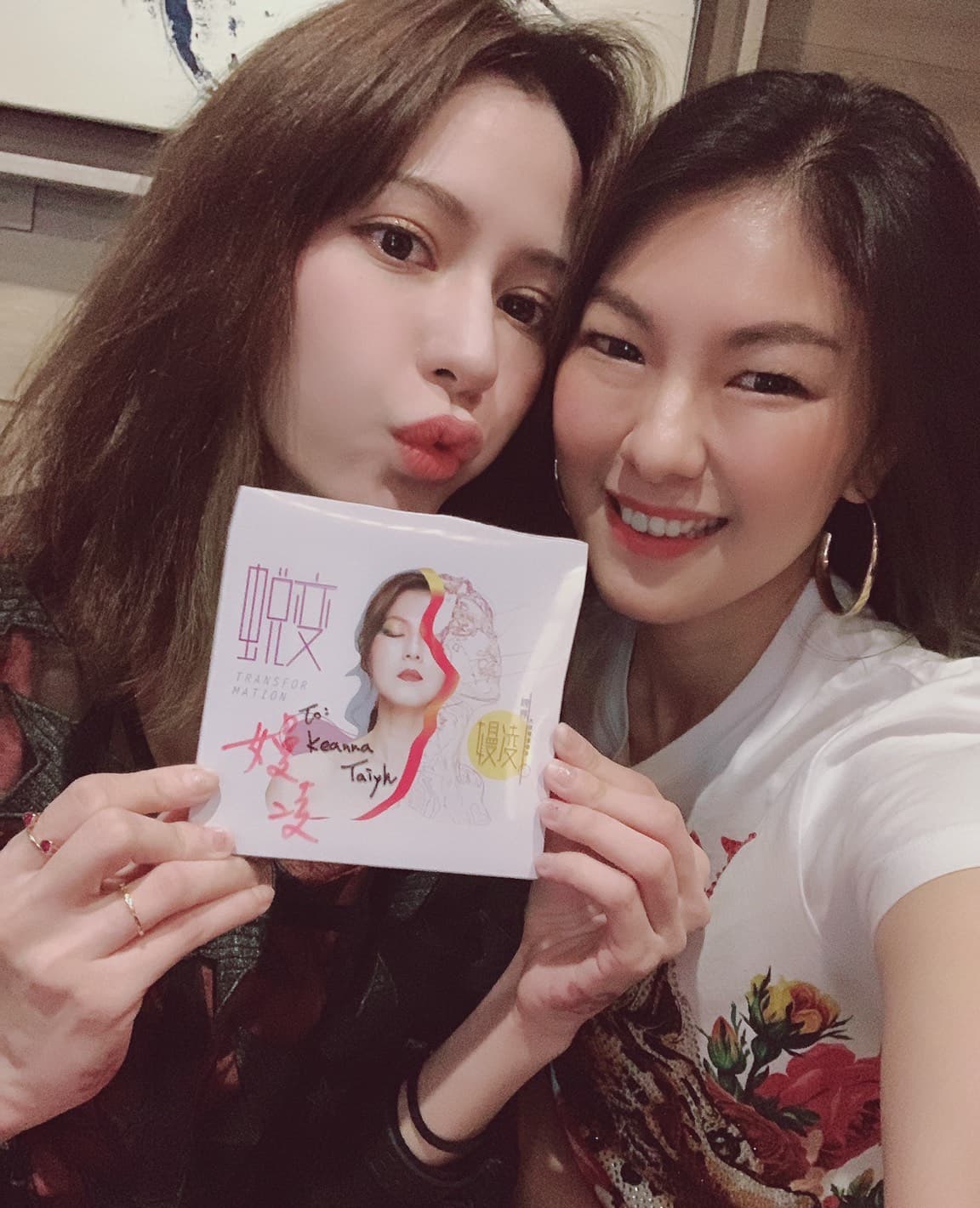 嫚凌與Keanna因一見如故,除了暢聊創作、運動、美妝外,也會分享彼此的感情觀。(星火映畫提供)