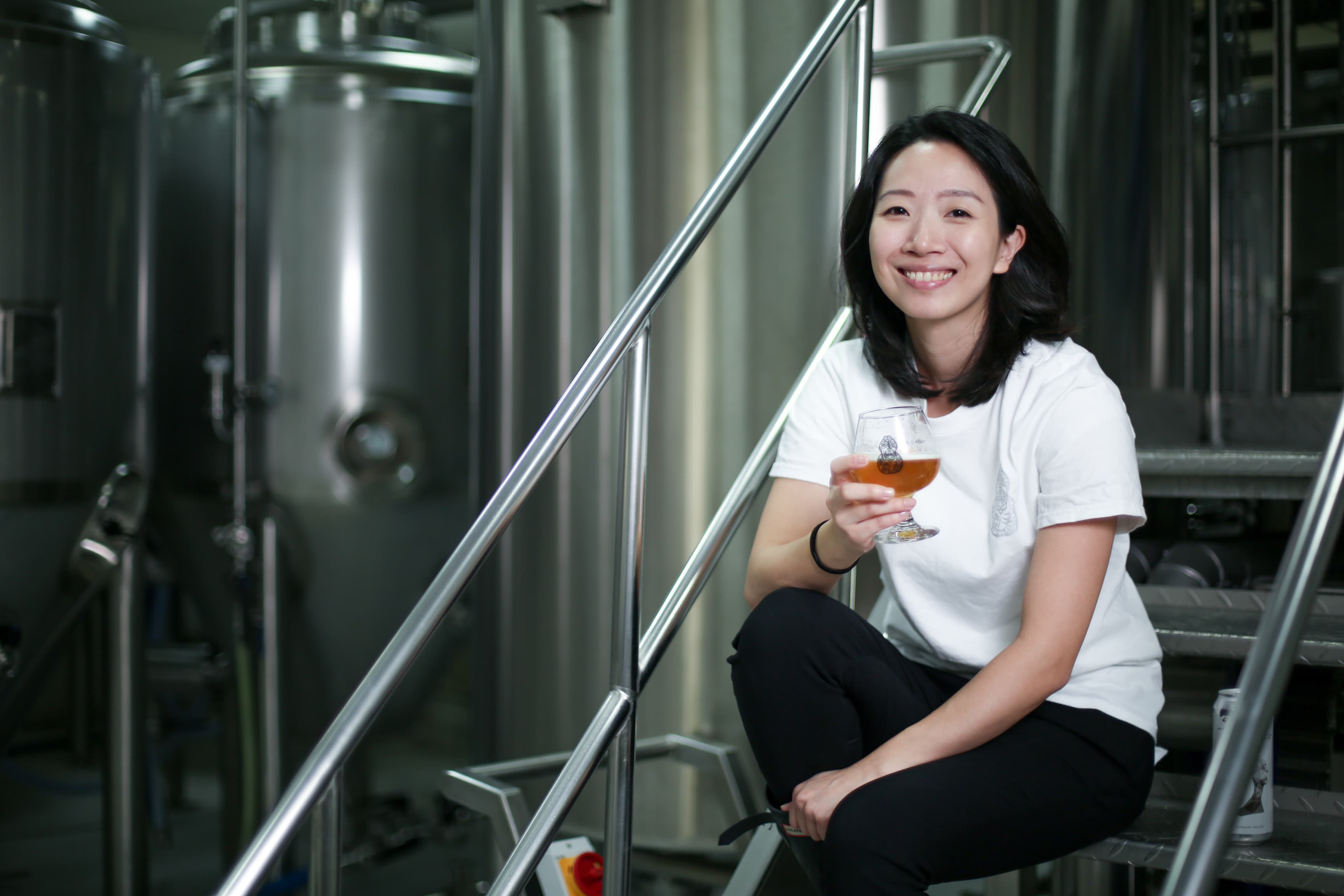 臺虎首席釀酒師許若瑋為了幫助小農，使用屏東九如黃檸檬做了「臺式檸檬沙瓦」這款酒。（許維豪攝影）