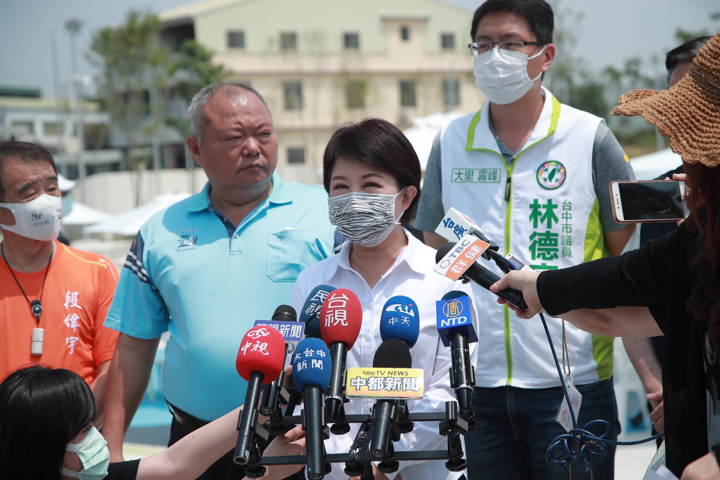 盧秀燕對於防疫措施逐步放寬,就是對八大行業不鬆口。(中市府提供)