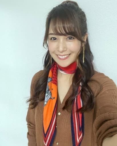 鷲見玲奈日前曬出自拍,身形清瘦不少,招牌G奶也跟著消風。(翻攝自鷲見玲奈IG)