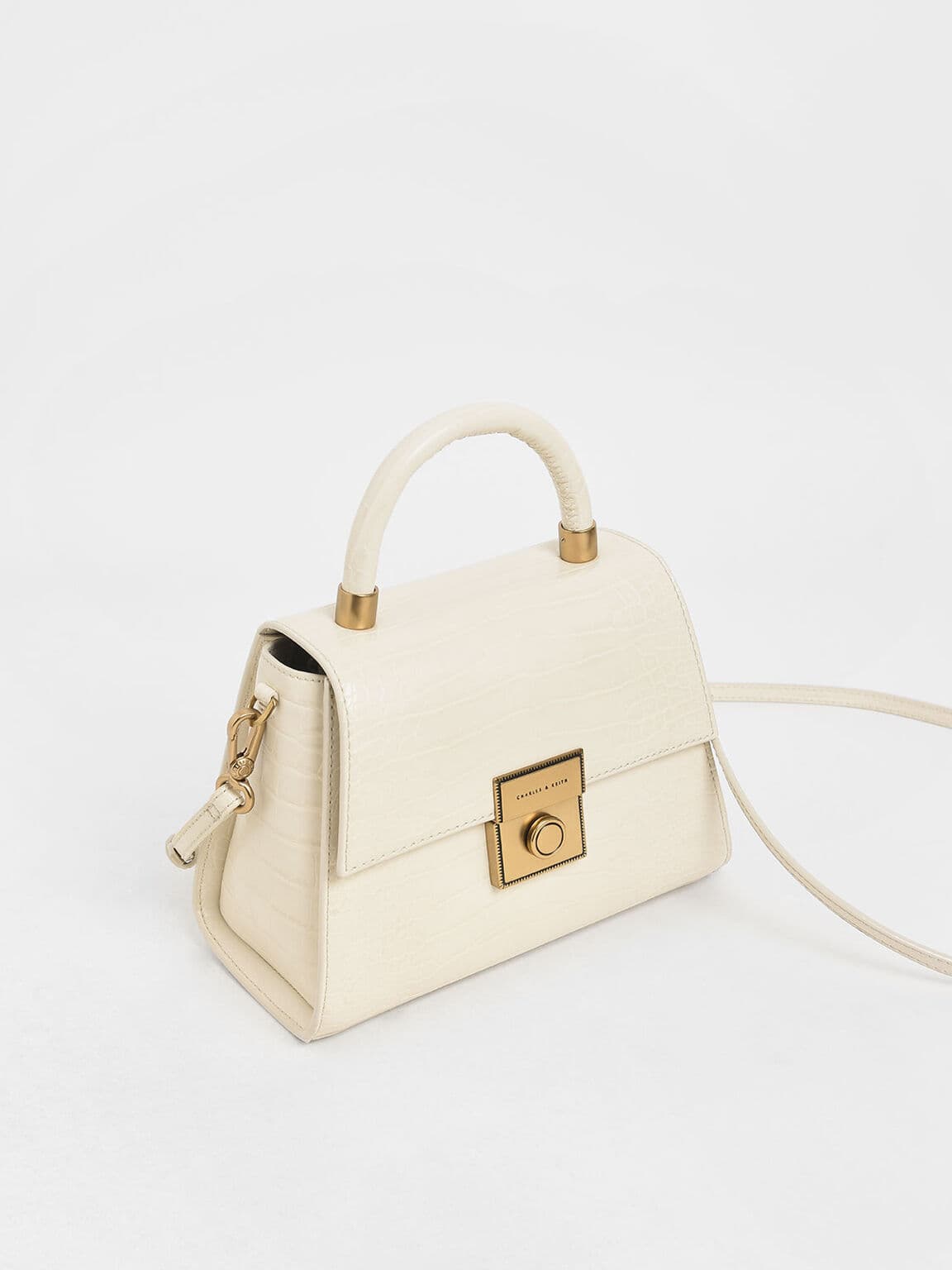 CHARLES & KEITH鱷魚紋手提包。NT$2,290(CHARLES & KEITH提供)