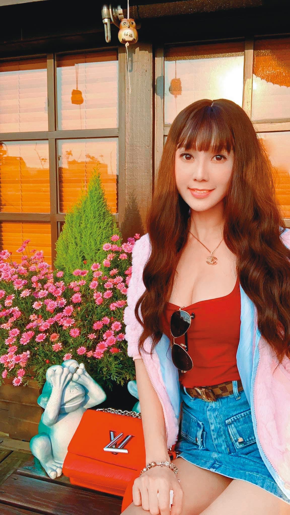 海倫清桃自認是工作狂,感情不在她目前的考慮範圍。(翻攝自海倫清桃臉書)