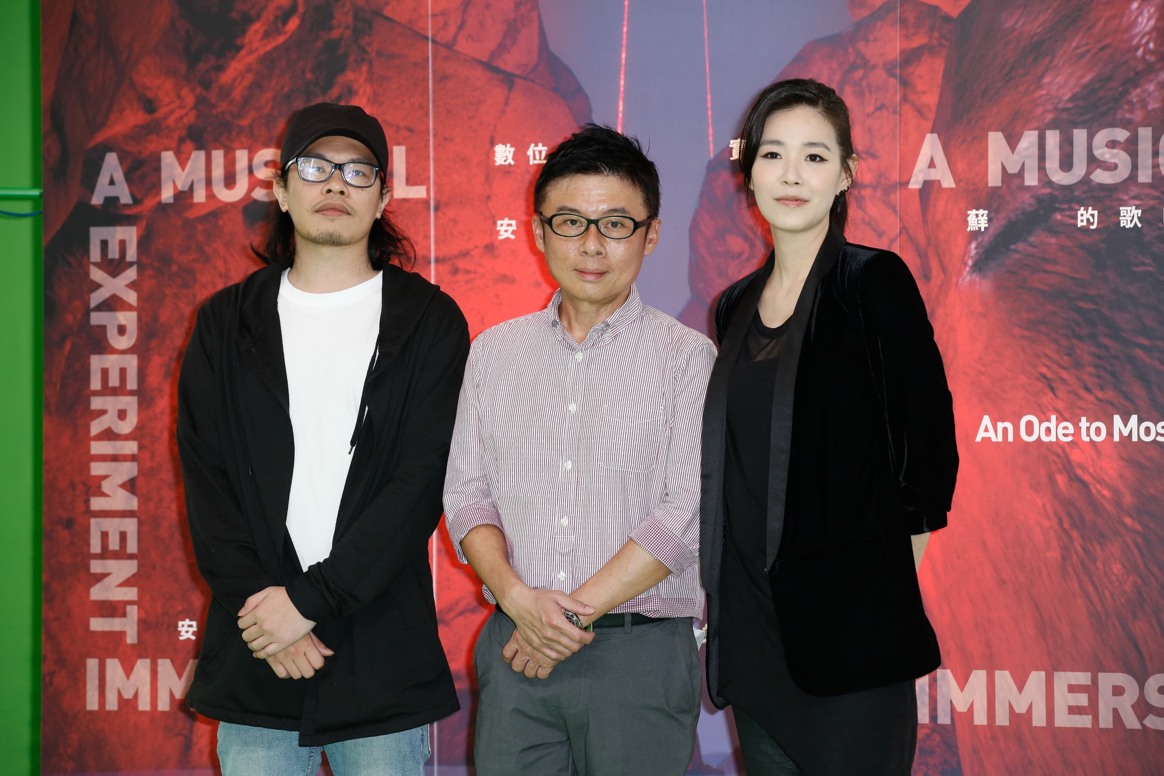 安溥(右)與導演老公SU(蘇柏維,左)合照,中間還要安插HTC VIVE總經理劉思銘。