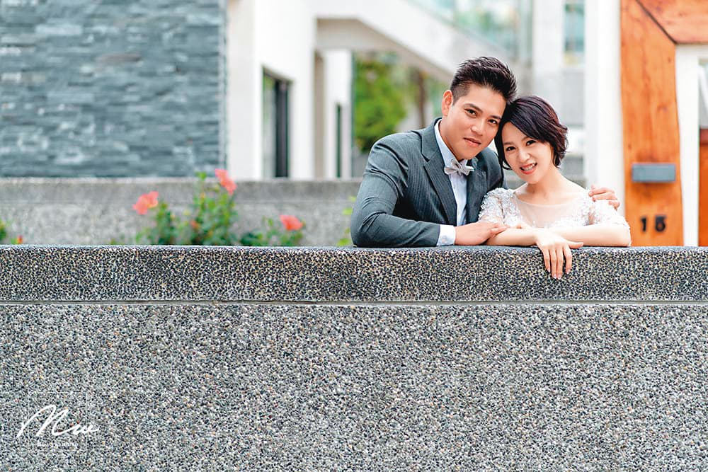 增菘瑋在2017年退休,並與呂家甄結婚,她是綺麗珊瑚女掌門洪明麗的女兒。(翻攝自婚攝米克官網)