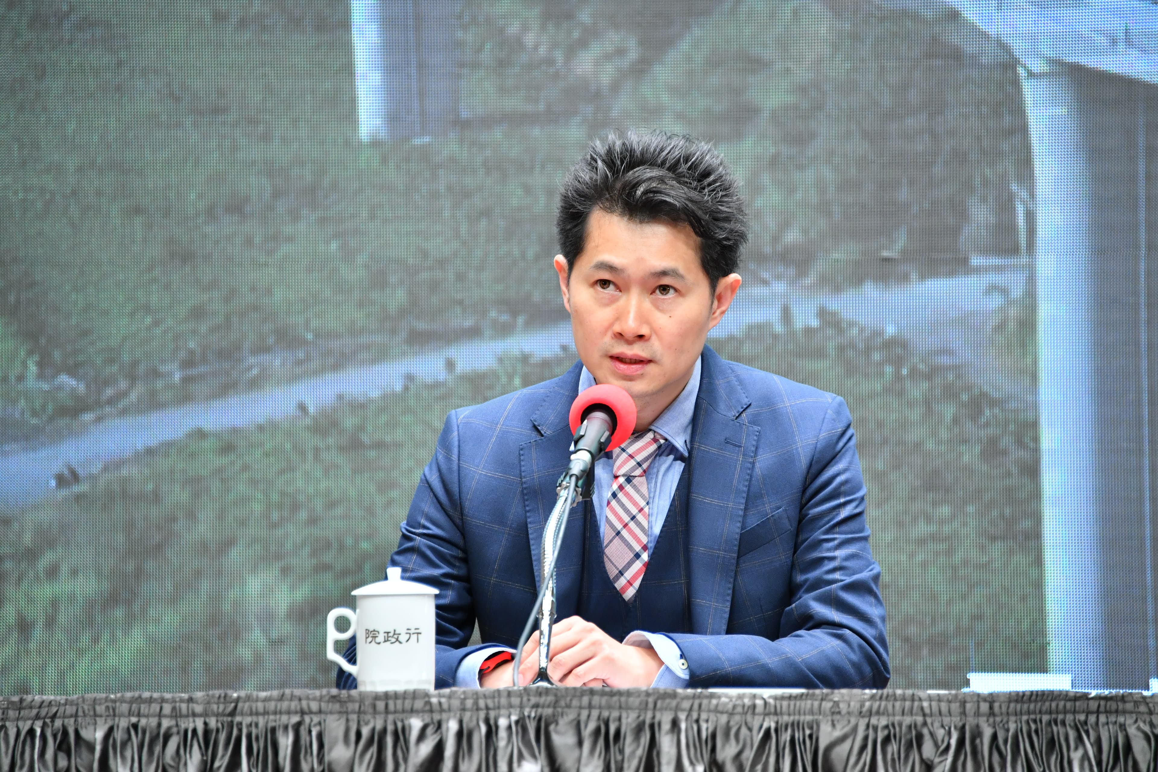 行政院準發言人丁怡銘今出席公布新內閣人事名單。(行政院提供)