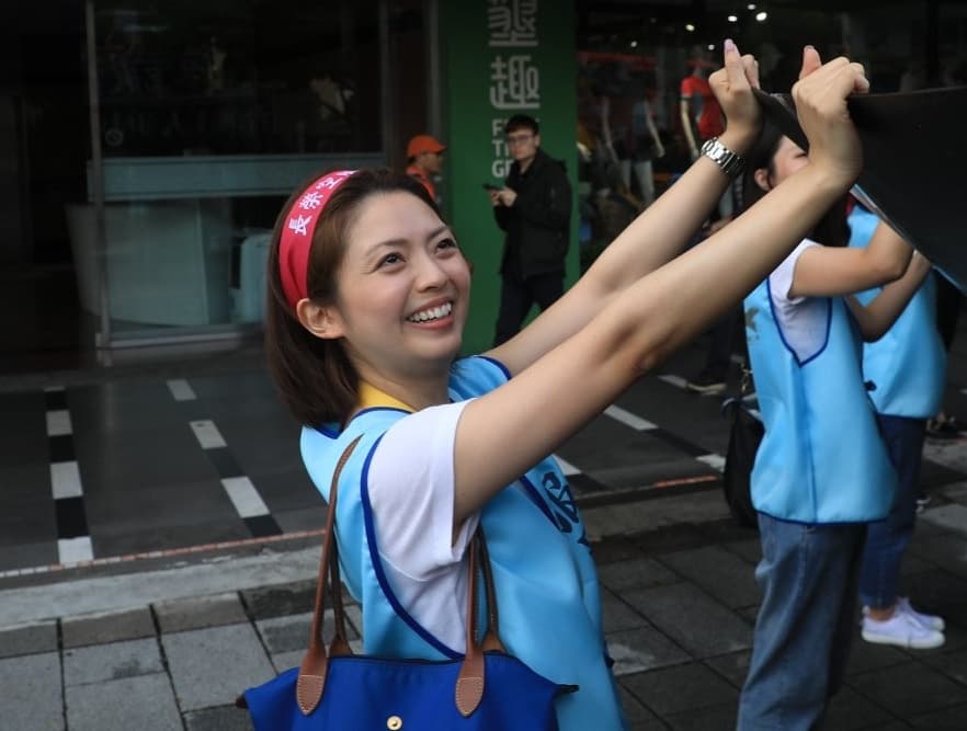 郭芷嫣透露近來挨告的心情寫照,「我無法忘記收到公文的手是顫抖的」。(翻攝自郭芷嫣臉書)