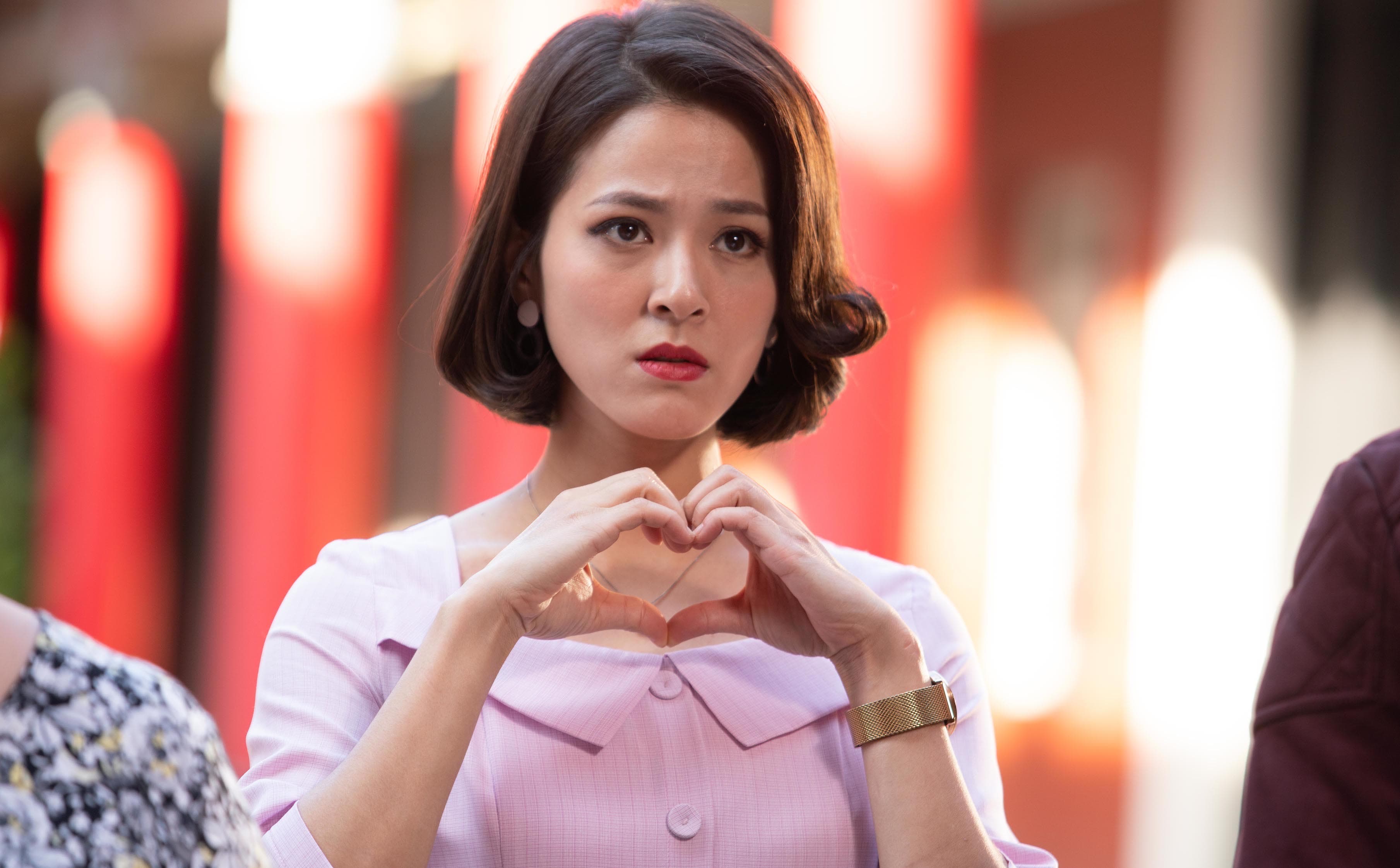 蘇晏霈在劇中飾演離婚的單親媽媽蘇秉愛,她為了養家,自己創立一家按摩SPA館,帶著一個7歲的兒子獨自生活。(公視提供)