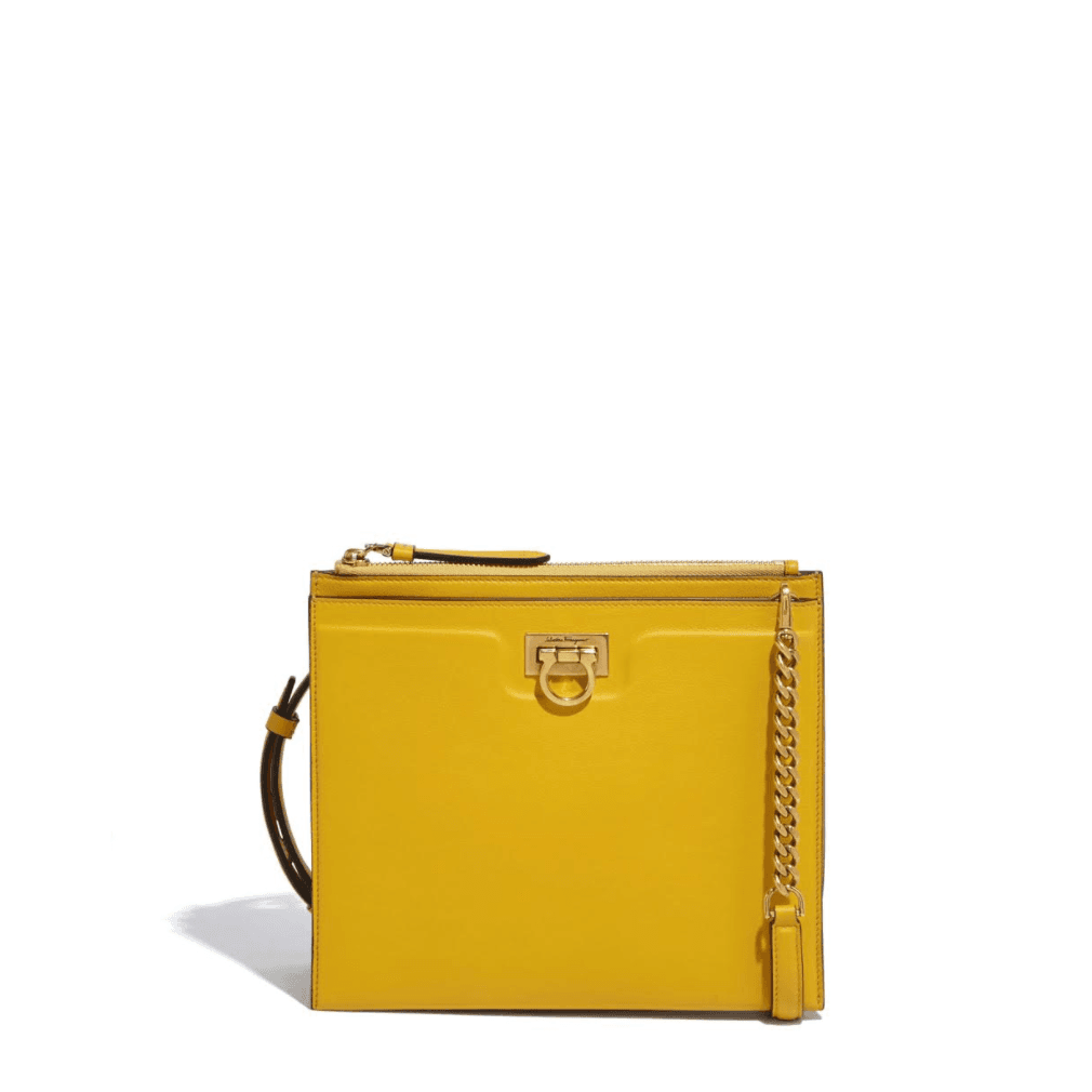 TRIFOLIO黃色牛皮肩背包。NT$69,900(Salvatore Ferragamo提供)