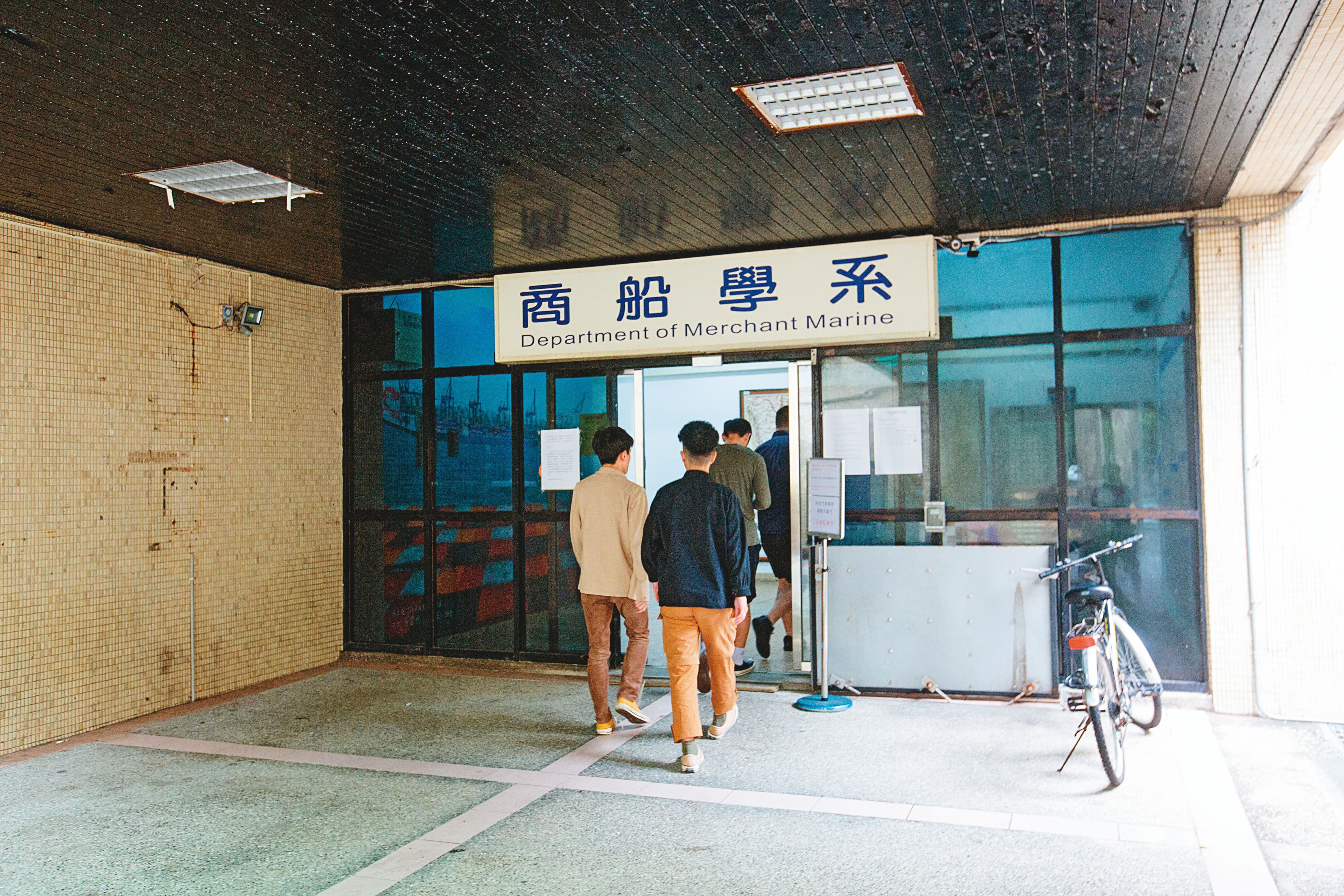 海洋大學商船學系(圖)3年前爆發教授意圖性侵女學生事件,震驚各界,陳世宗當時即否認指控,對於社會觀感不佳,深感抱歉。