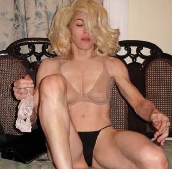 娜姐在Instagram放上腿張超開,上身穿著膚色BRA的露點照。(取自Madonna Instagram)