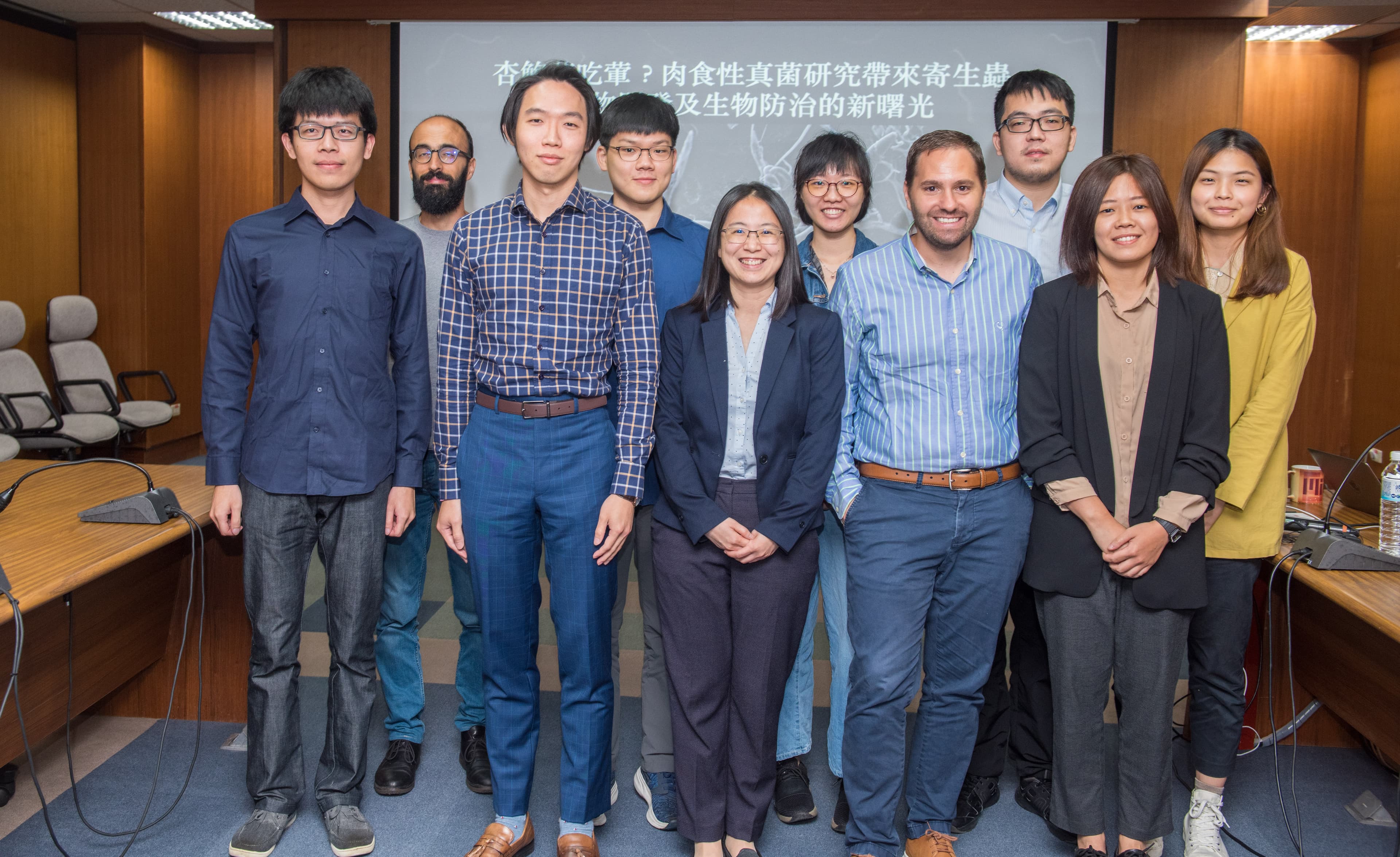 中研院薛雁冰研究團隊利用模式生物—秀麗隱桿線蟲(Caenorhabditis elegans)來研究食用菇類麻痺線蟲的分子機制。(翻攝自中央研究院)