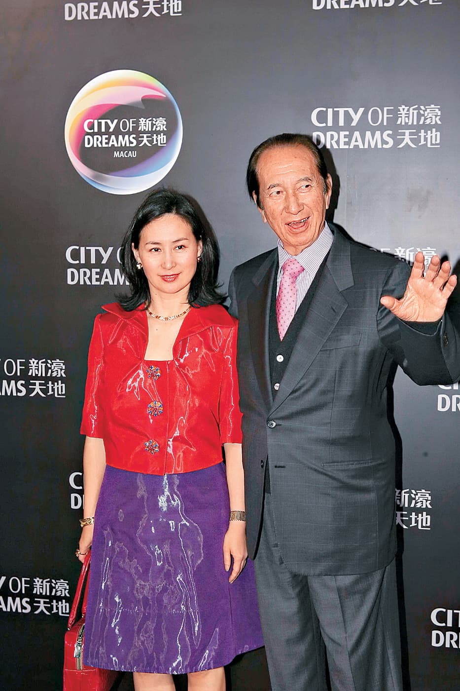 何鴻燊的商業王國交棒給二房長女何超瓊打理,她深得父親真傳,自己也有「賭后」之稱。(東方IC)