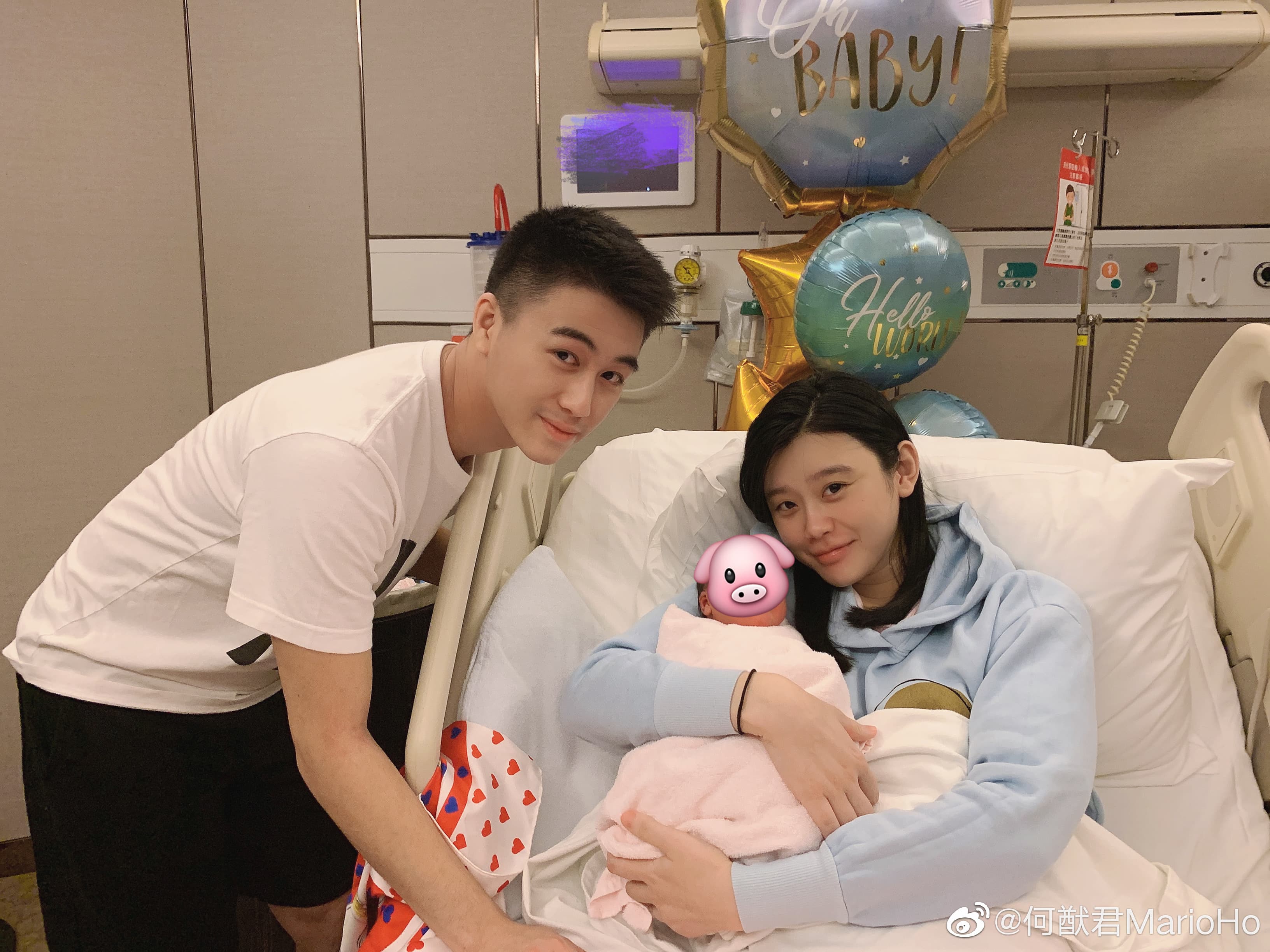 以土豪作風求婚大陸名模奚夢瑤的何猷君,去年喜獲麟兒,也是賭王家族第三代長孫,他回覆酸民留言,指賭王財產已分完,否認生孩子能多分一筆。(翻攝自何猷君微博)
