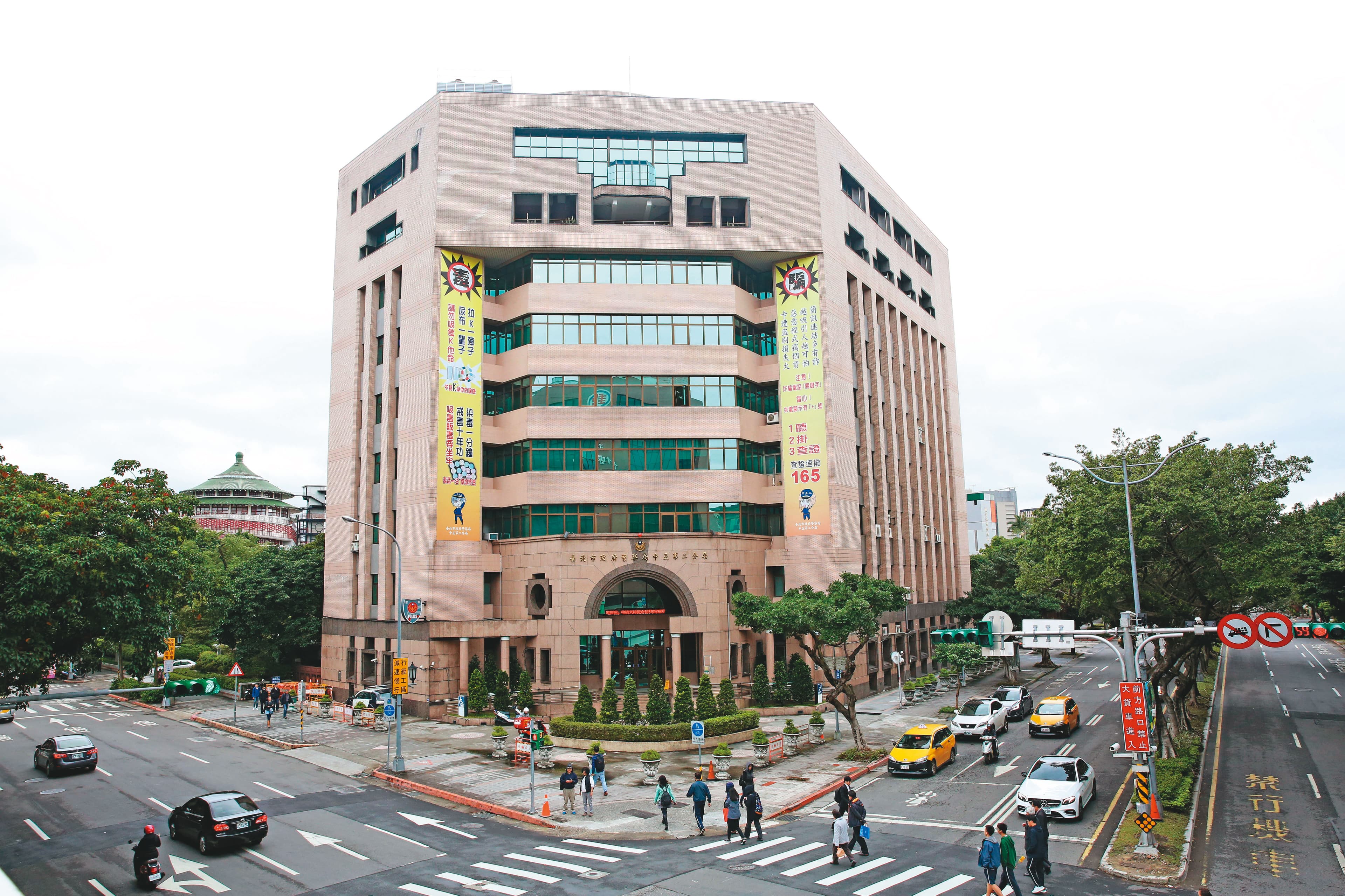 中正二分局(圖)處理員警妻子裸照外流事件,引發極大爭議。