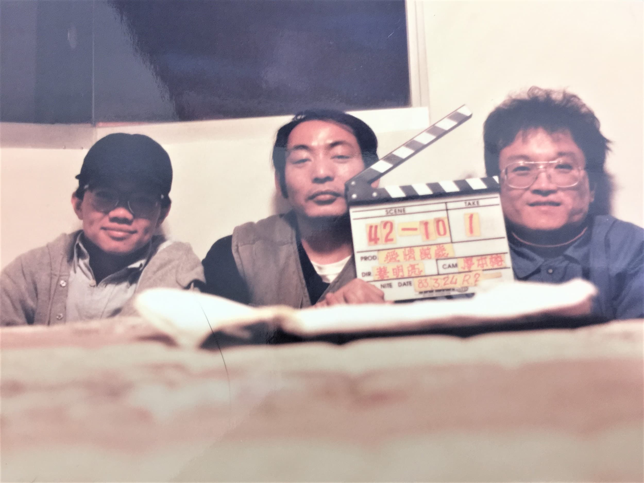 曹源峰(左一)曾是蔡明亮電影《愛情萬歲》錄音組成員之一。(曹源峰提供)