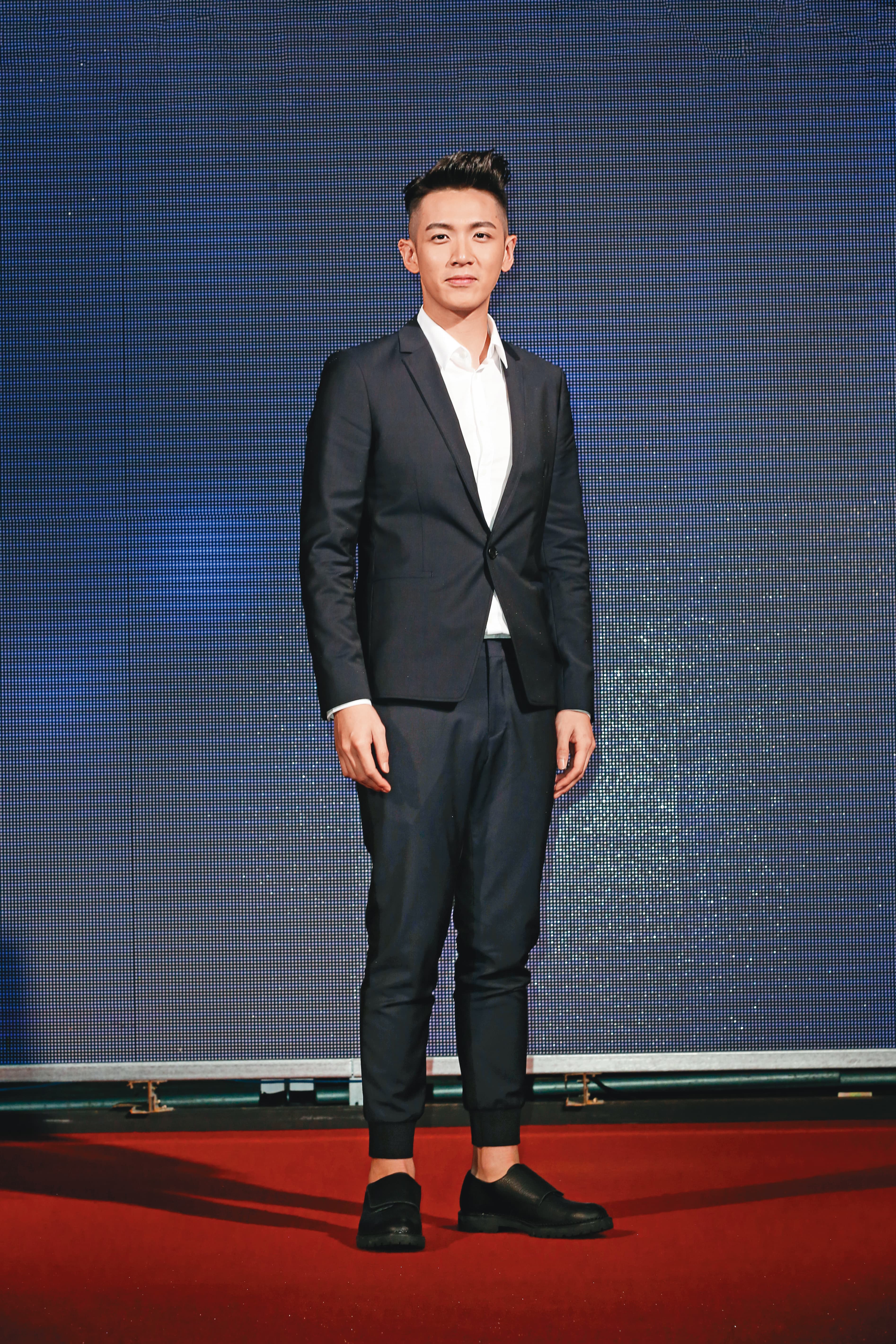 柯震東經歷呼麻事件後,曾努力甩掉偶像包袱,演出《再見瓦城》裡的偷渡客,並獲提名金馬影帝,之後便一直企圖重返幕前。