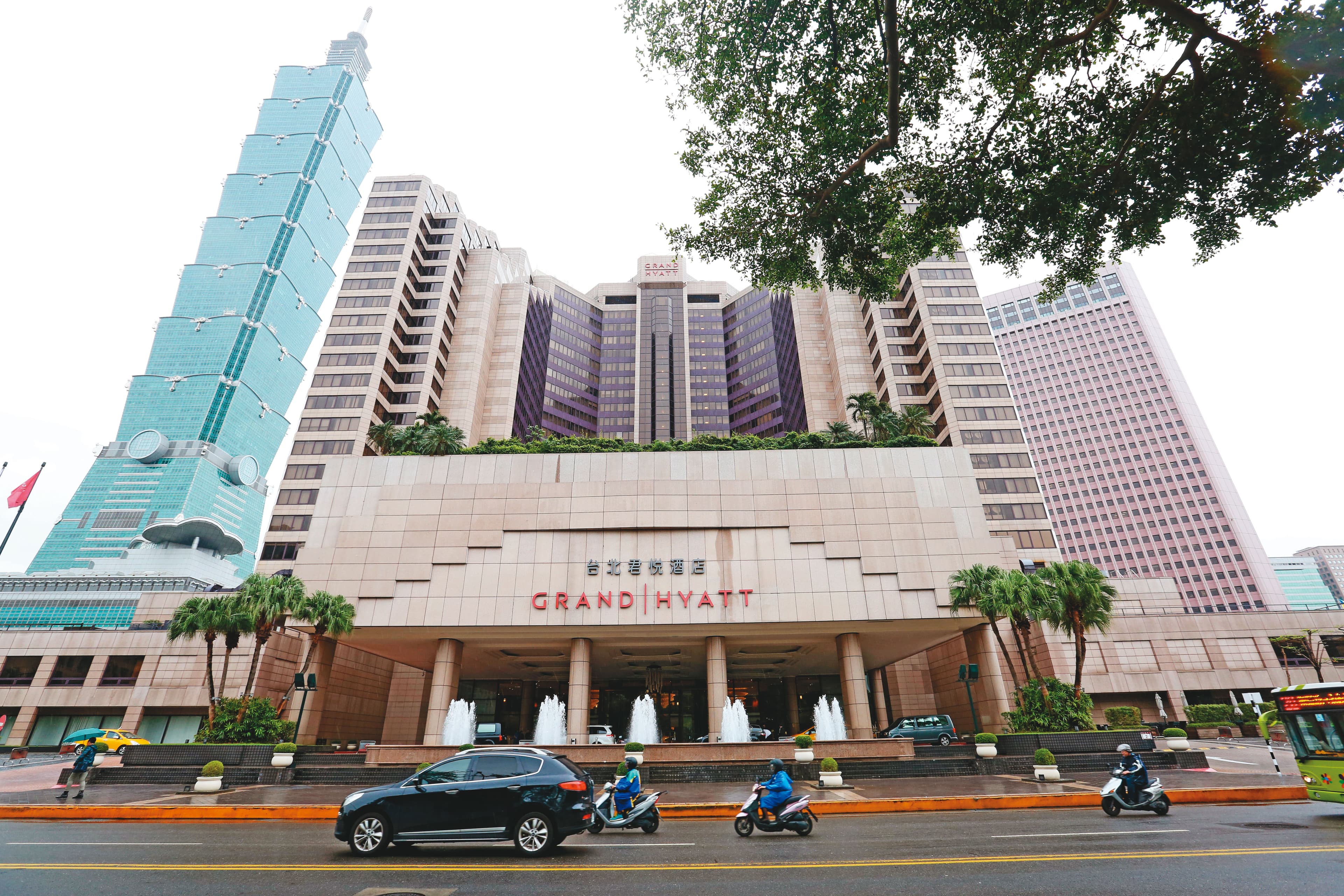 張進豐夫婦為取信建商,餐敘都約在高級飯店內的餐廳,圖為君悅飯店。