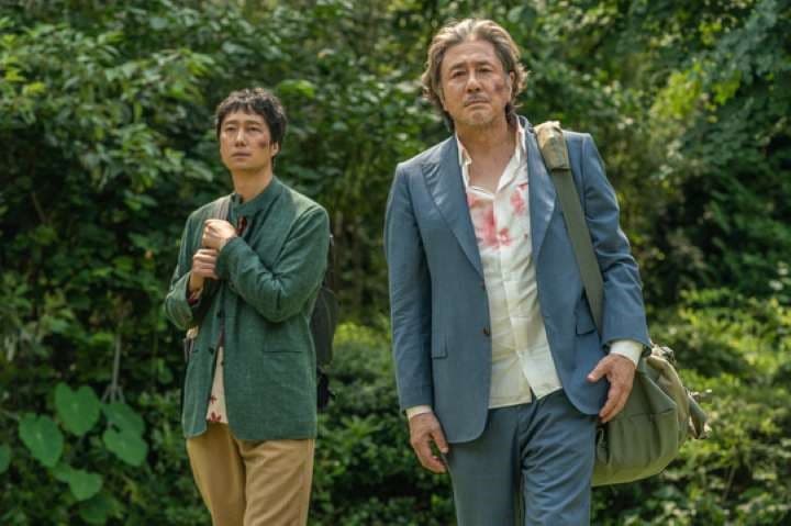 《前往幸福國度》集結2大影帝崔岷植(右)和朴海日,描述2男展開旅程的故事。(翻攝daum movie)