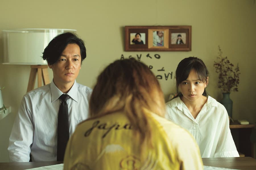 河瀨直美執導的《晨曦將至》改編自同名小說,由永作博美(右)和井浦新主演。(翻攝體育報知報)
