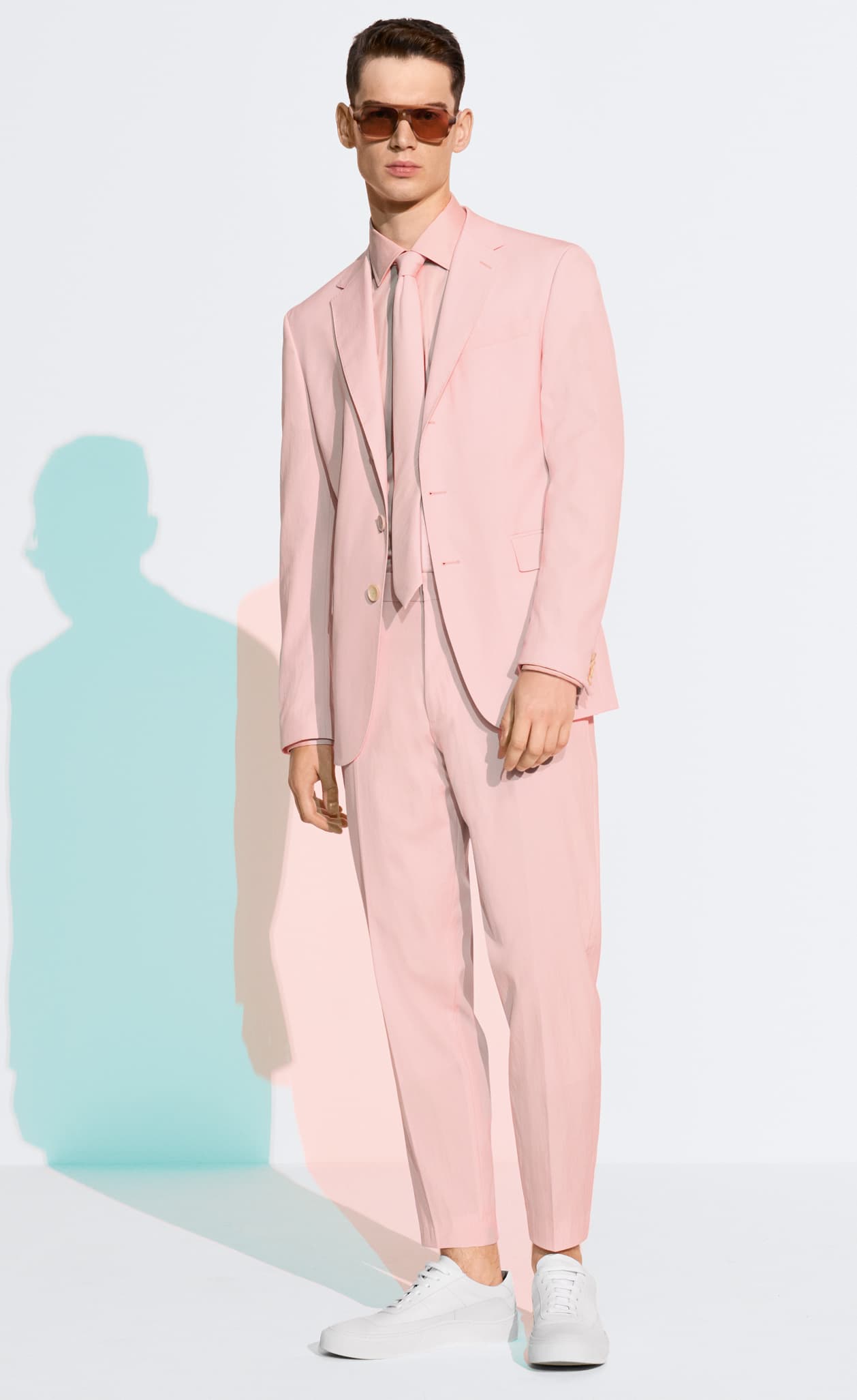 粉紅色已經不是只限女生的顏色,男人也可以穿得好看得體。(HUGO BOSS)