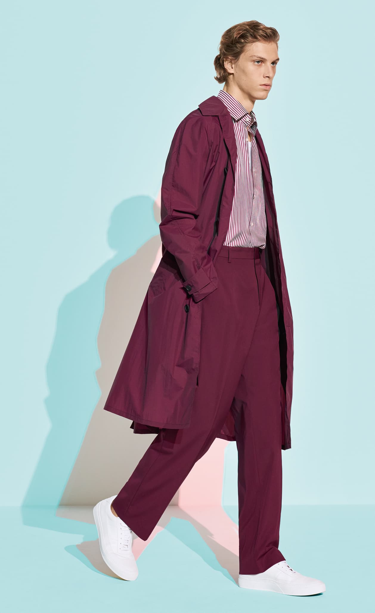 濃郁的紫紅色服裝,宣告早秋季節的到來。(HUGO BOSS)