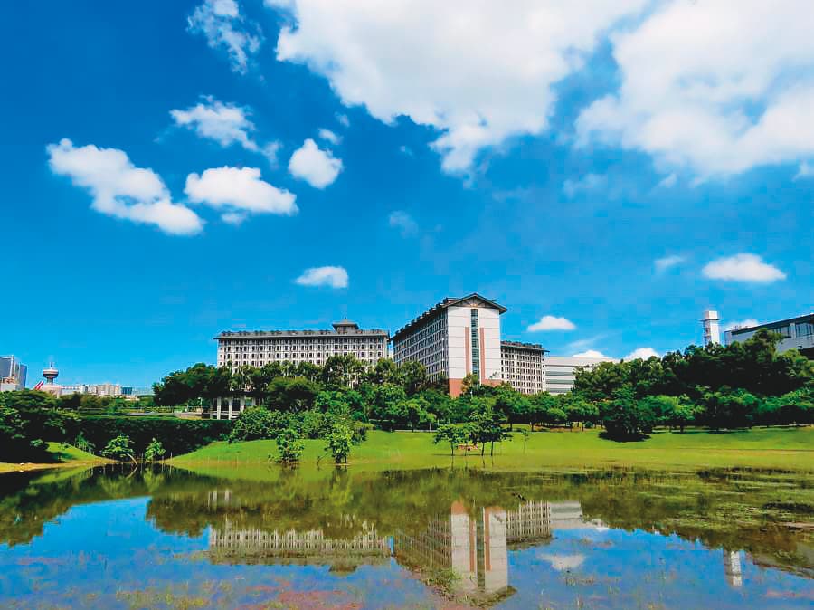 面板大廠友達光電,在台中后里打造全球最先進的綠能廠房,宿舍有如5星級飯店,羨煞不少上班族。(中科提供)