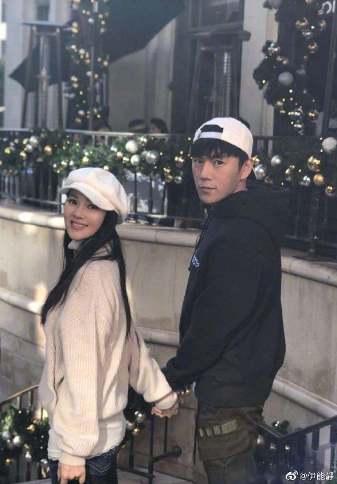 伊能靜自2009年與庾澄慶離婚後,在2015年與秦昊再婚,並育有一女「米粒」。(翻攝伊能靜微博)