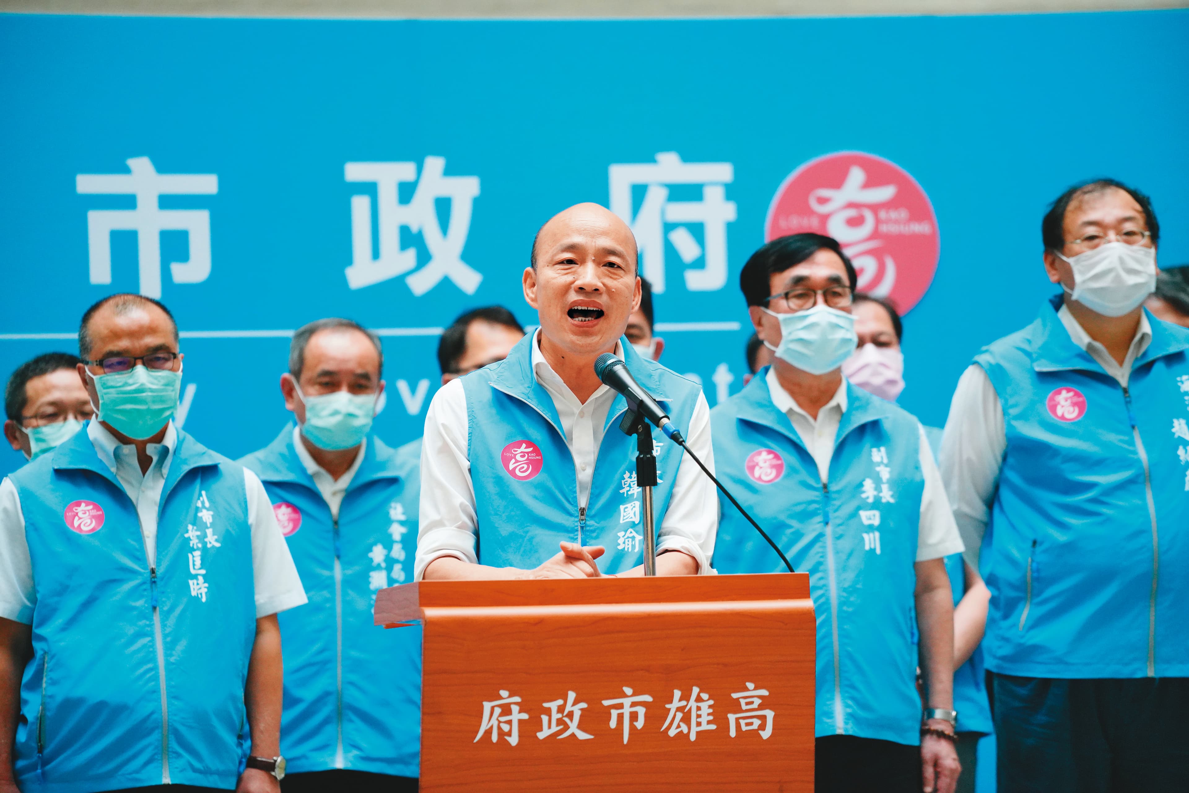 確定遭罷免後,韓國瑜帶領市府團隊現身,他強硬的宣言,也為將來再度復出埋下伏筆。