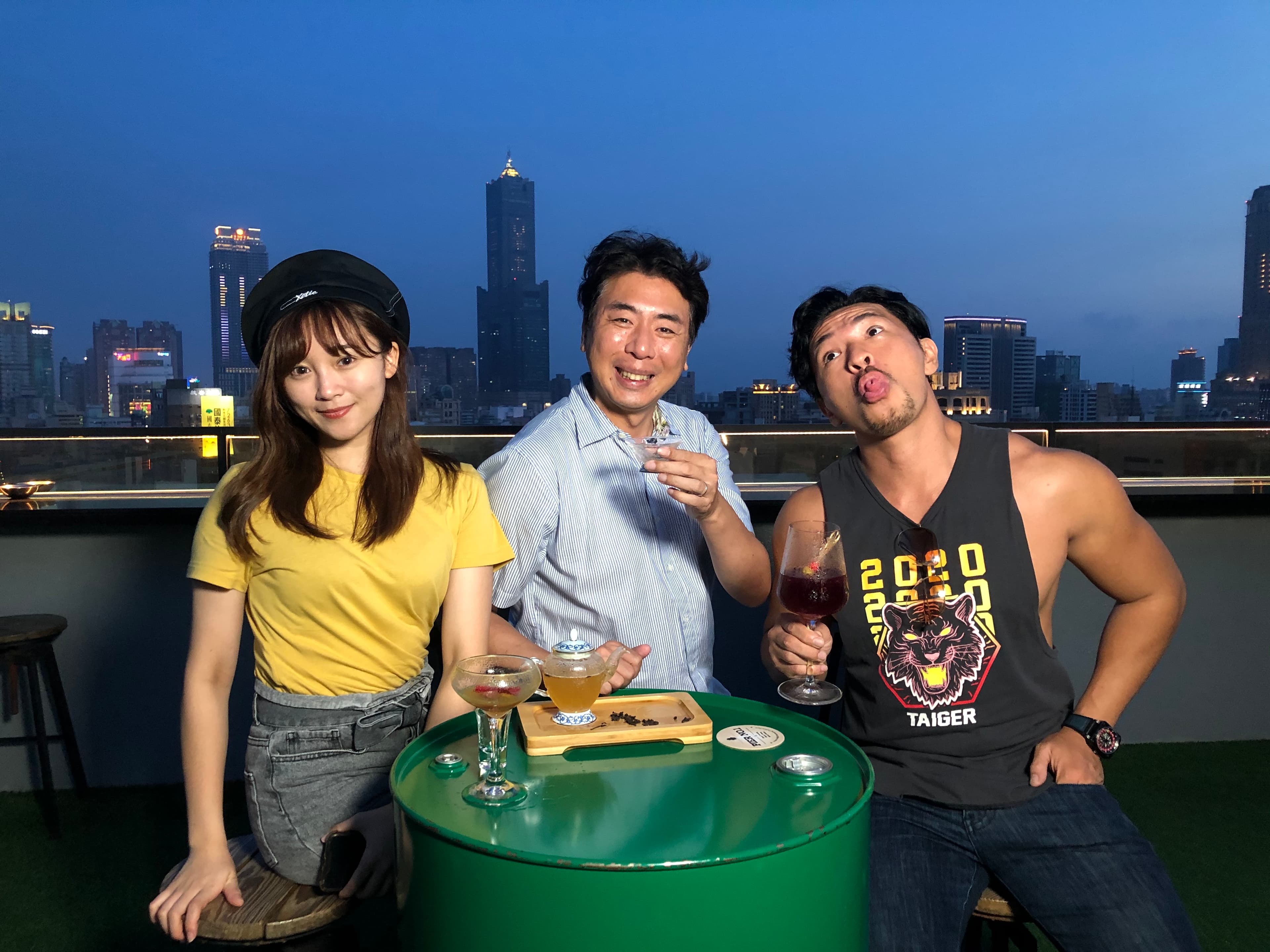 張文綺、梁赫群、夢多因為一起主持《食尚玩家瘋狂總部》，變成好朋友。（TVBS提供）