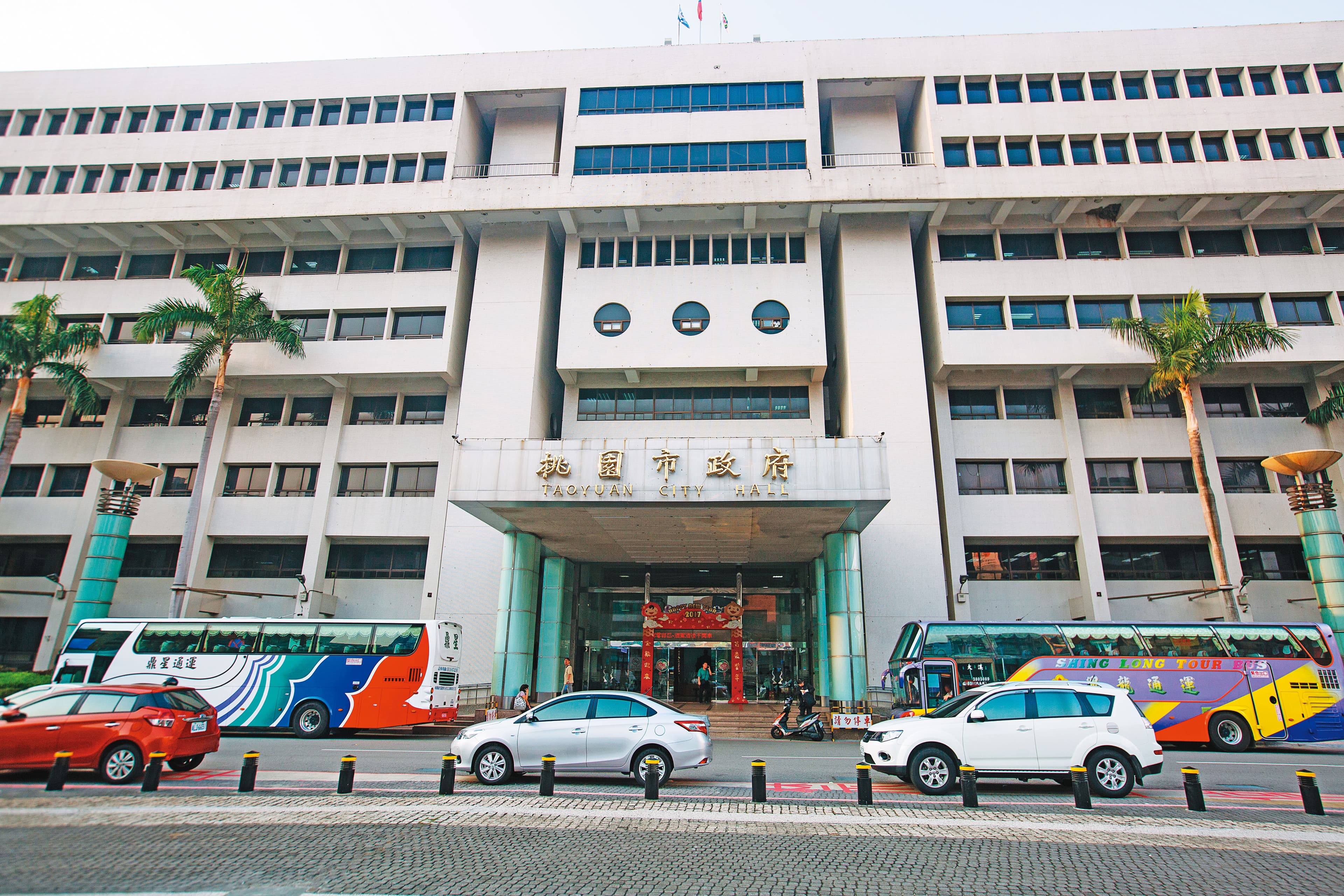 桃園市政府首開先例,跨局處研議笑氣管制辦法,預計8月送議會審查。