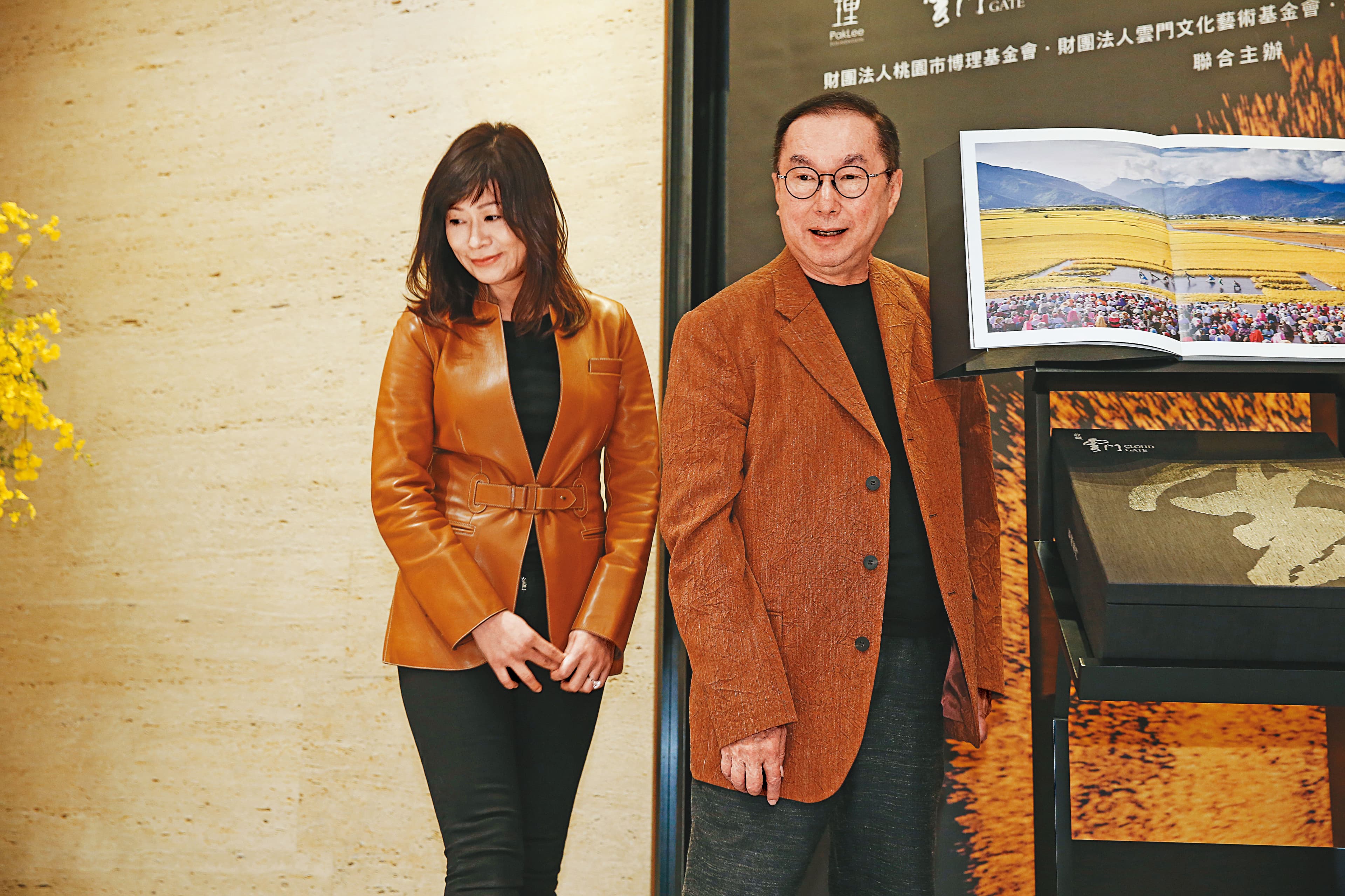 廣達董事長林百里(右)是藝術品收藏大家,也是黃崇仁藝術收藏的引路人。