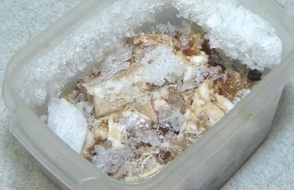 瑞希把母親生前做的最後一道菜冰在冷凍庫5年之久。(翻攝自日網)