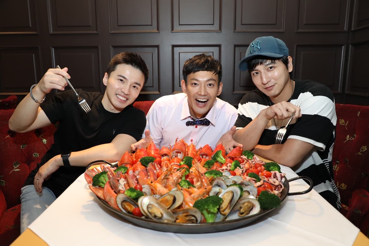棒棒堂男孩阿緯、小煜為了威廉合體。(TVBS提供)