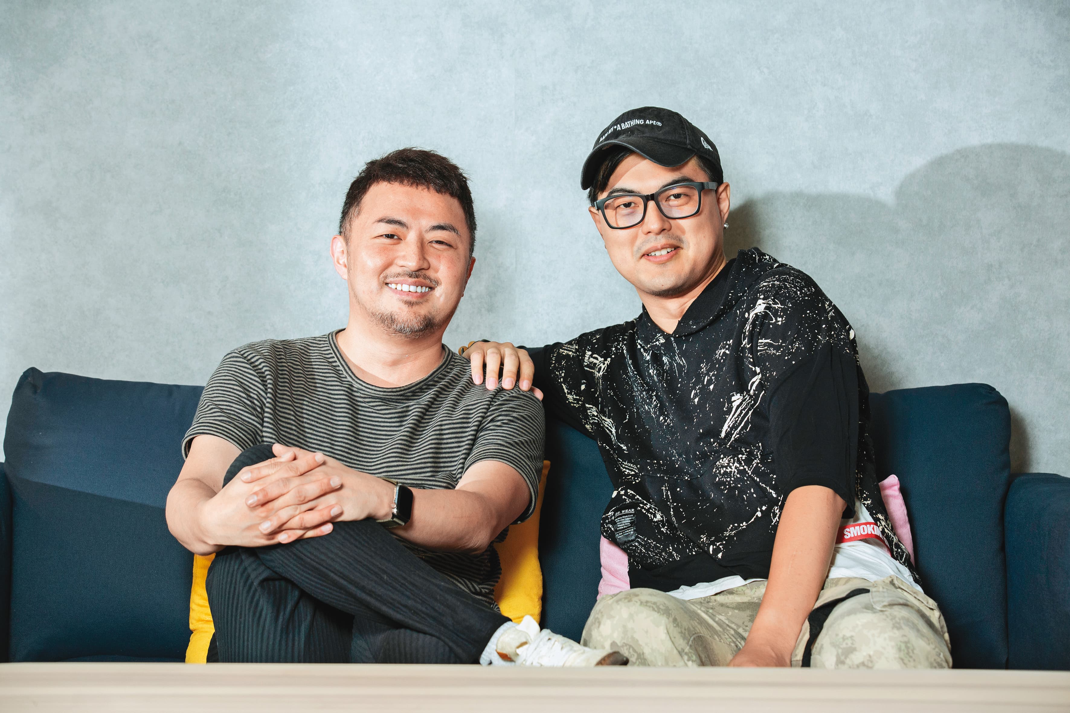 梁庭豪(左)找來演唱會視覺總監鄭宸宇(右)合作,將綜藝節目打造出演唱會般的視覺效果。