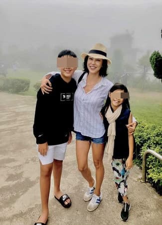 徐曉晰和兩個小孩的合照,生活過得和樂。(翻攝自徐曉晰臉書)