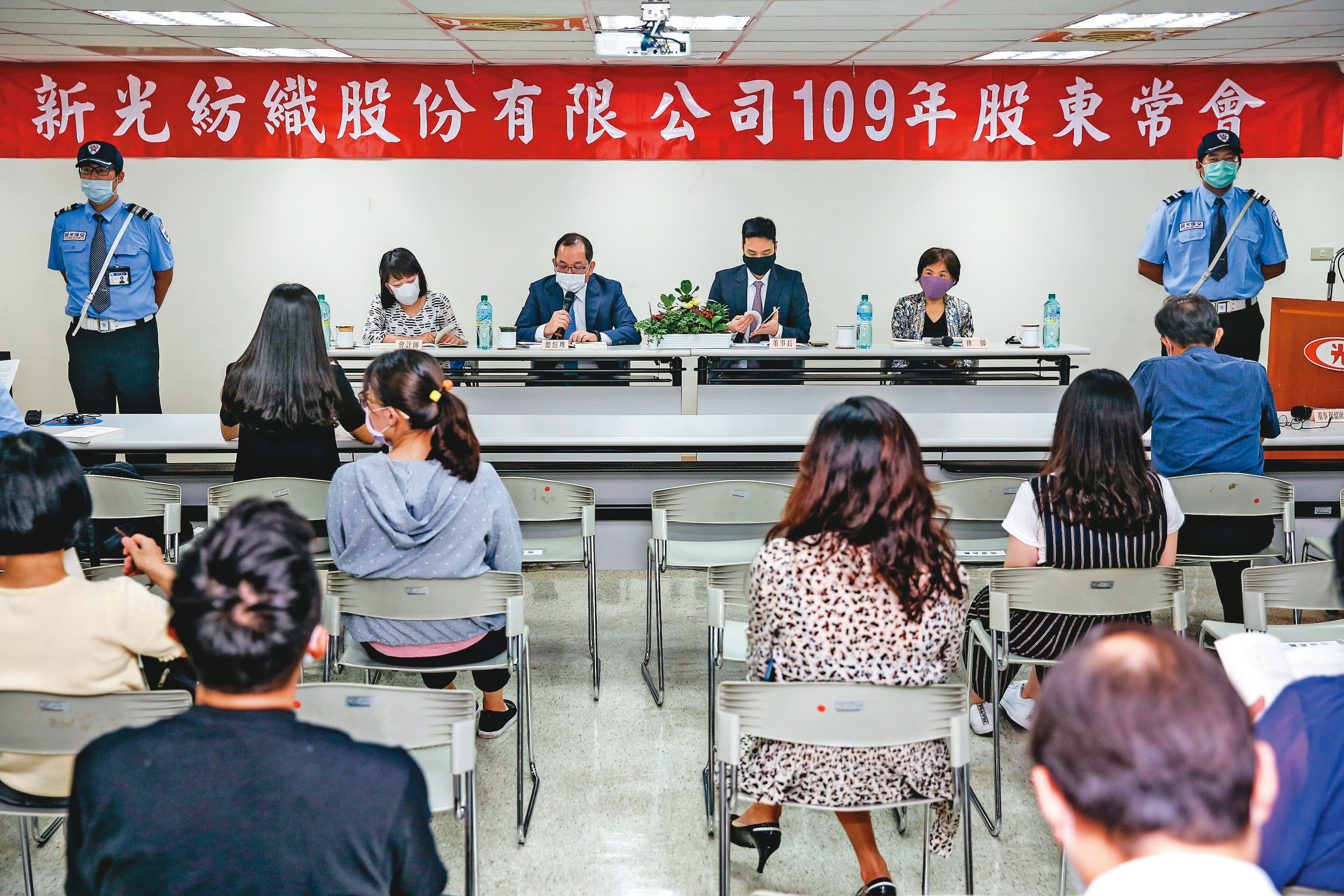 新紡今年股東會和新光金撞期,吳東進也在新紡拿下1董、1獨董。