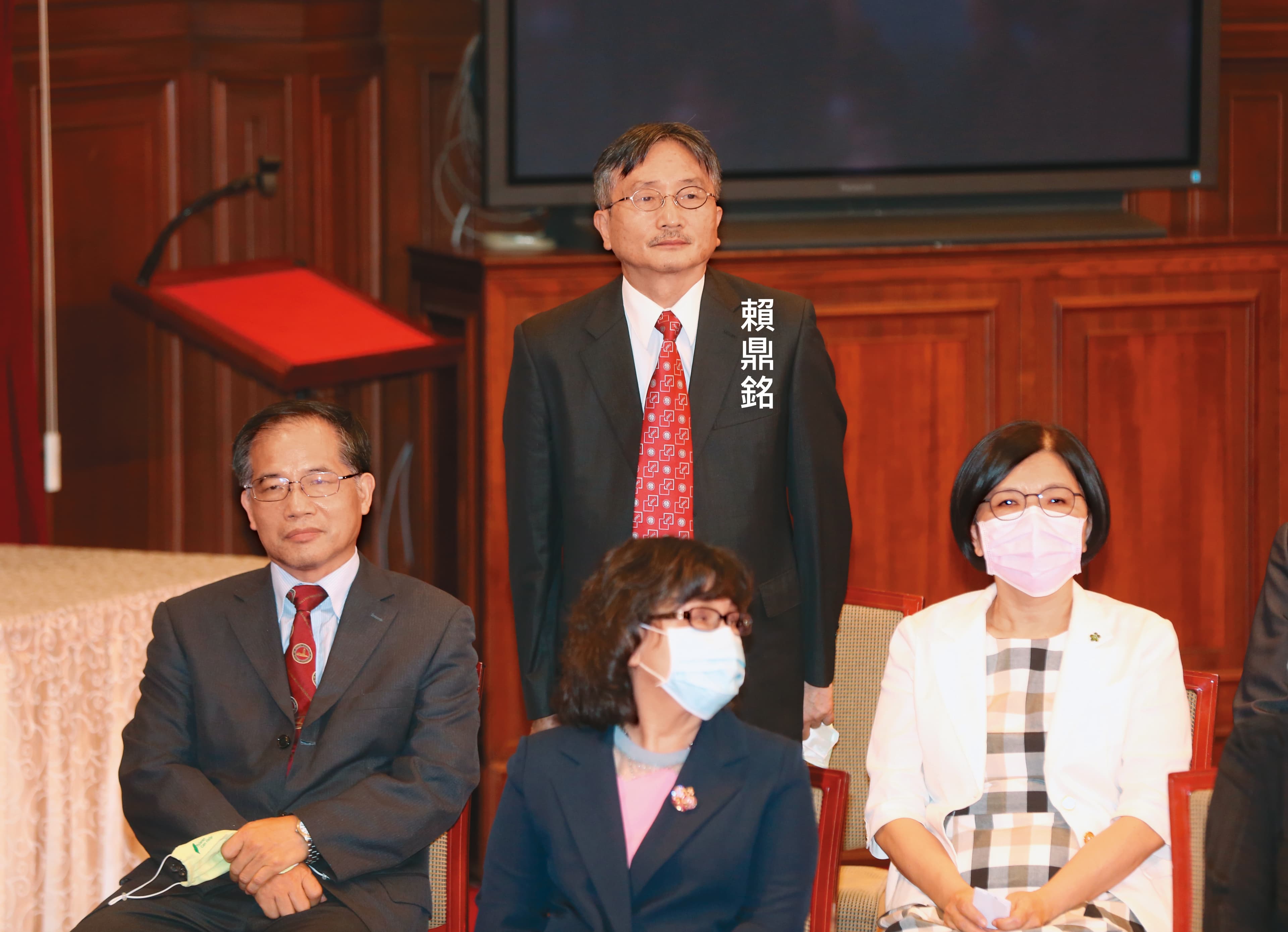 教育部擬指派文大董事長,但推薦的5人都遭質疑與家族派關係匪淺,被推薦人之一的賴鼎銘同時也獲提名為監委候選人。