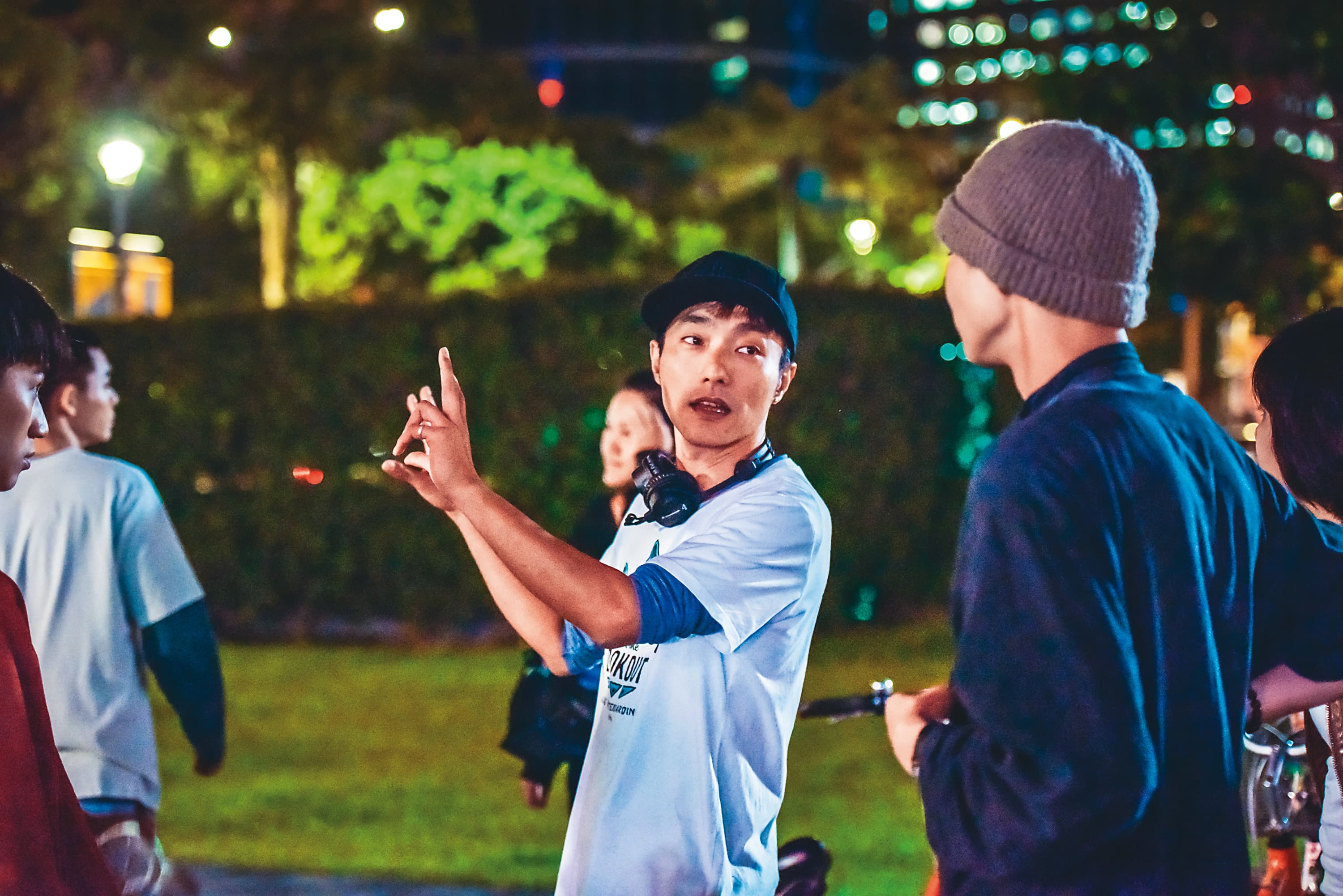 編導林立書(中)為拍攝以網路世代為主角的《破處》做不少功課,研究年輕人的世界。(双喜電影提供)