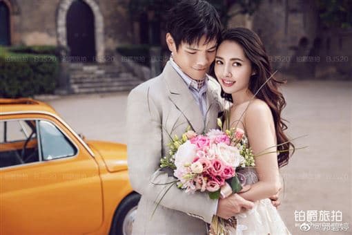 郭碧婷與向佐去年在義大利甜蜜成婚。(翻攝自郭碧婷微博)