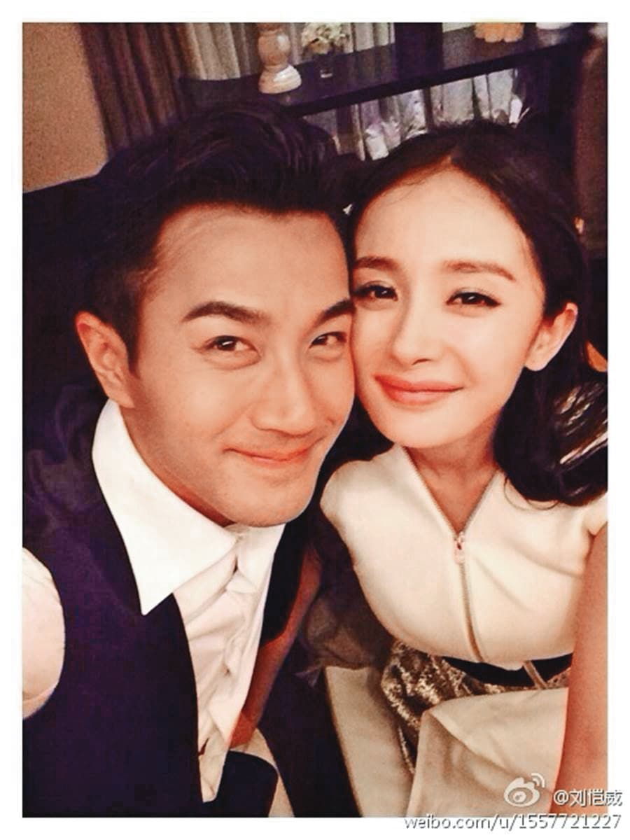 楊冪、劉愷威相戀1年半,2014年1月在香港登記結婚。(翻攝自劉愷威微博)