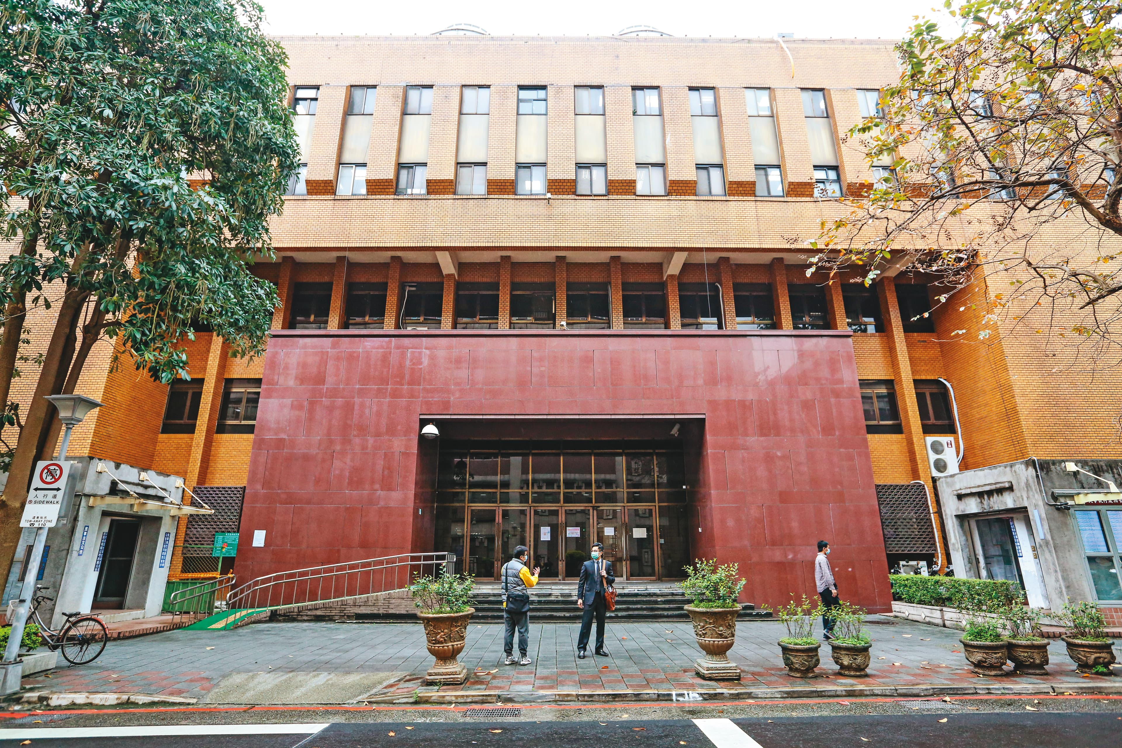 王銓勵指控郭姓學長竄改他的臉書密碼案,正由台北地院(圖)審理中,依法最重可判5年有期徒刑。
