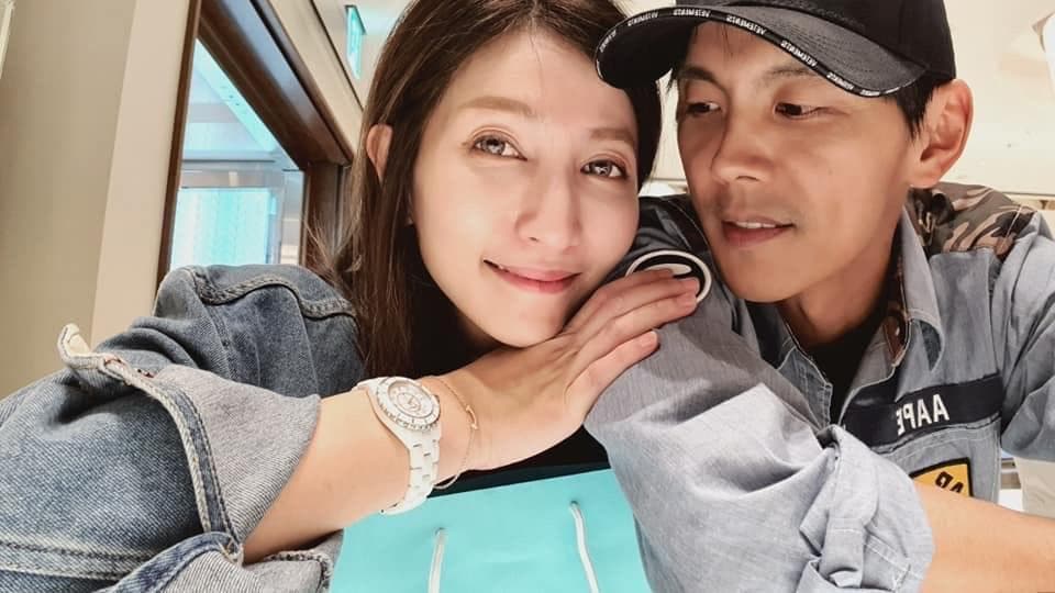 阿翔斷開不倫後,與Garce修補夫妻關係,比往日更常刻意曬甜照。(翻攝自陳秉立臉書)