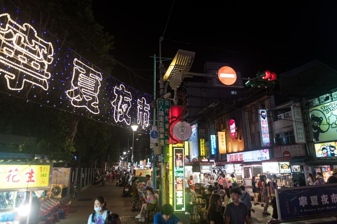 寧夏夜市是小吃的華麗舞台,唯有實力派才能屹立不搖。