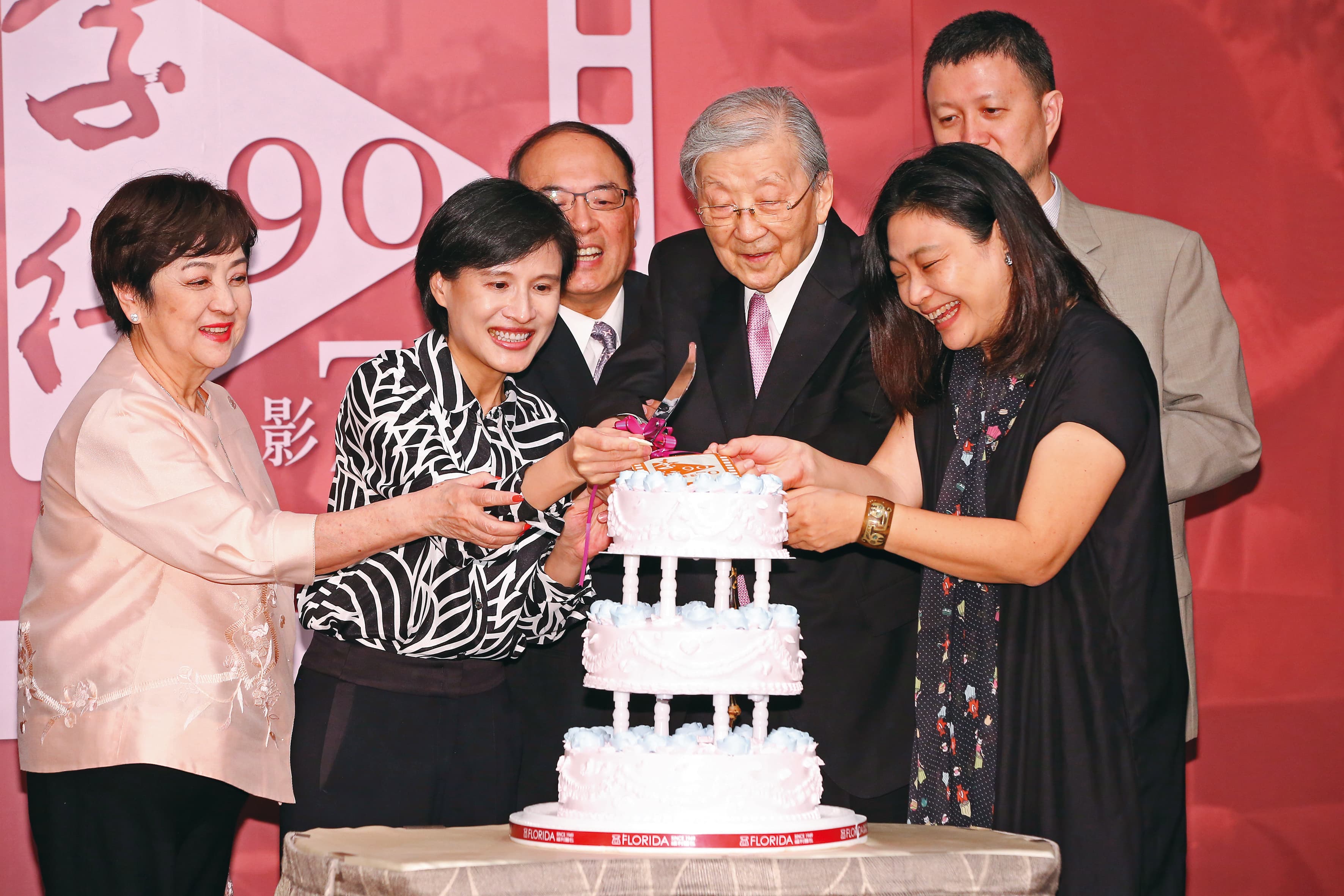 資深導演李行(左四)是中華民國電影導演協會的首屆理事長。