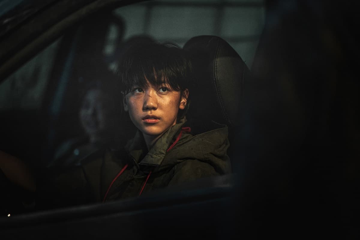 李蕊在《屍速列車2:感染半島》火力全開,與活屍大戰。(車庫娛樂提供)