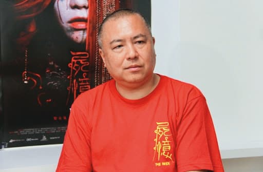 「恐怖片大師」一瀨隆重5年前曾來台監製國片《屍憶》。(翻攝自影委會官網)