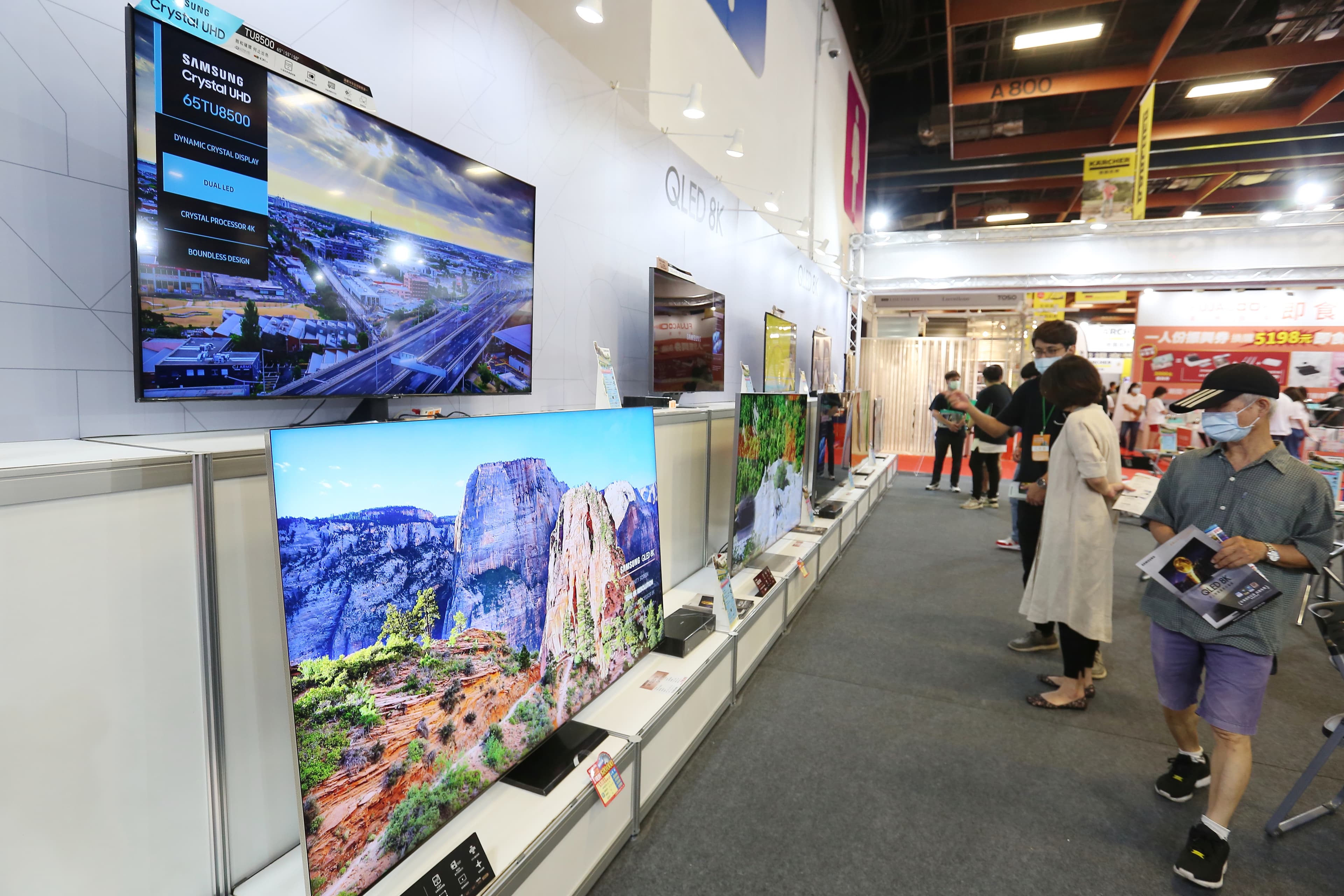 3C新產品下半年將有機會陸續上市,可留意5G網路通訊、IC晶片設計等應用類股。
