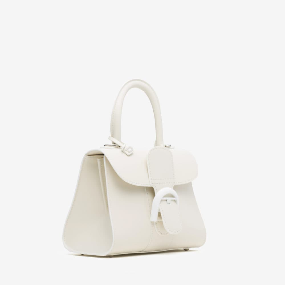 DELVAUX Brillant系列象牙白小型牛皮肩揹包。NT$168,100(美之心提供)